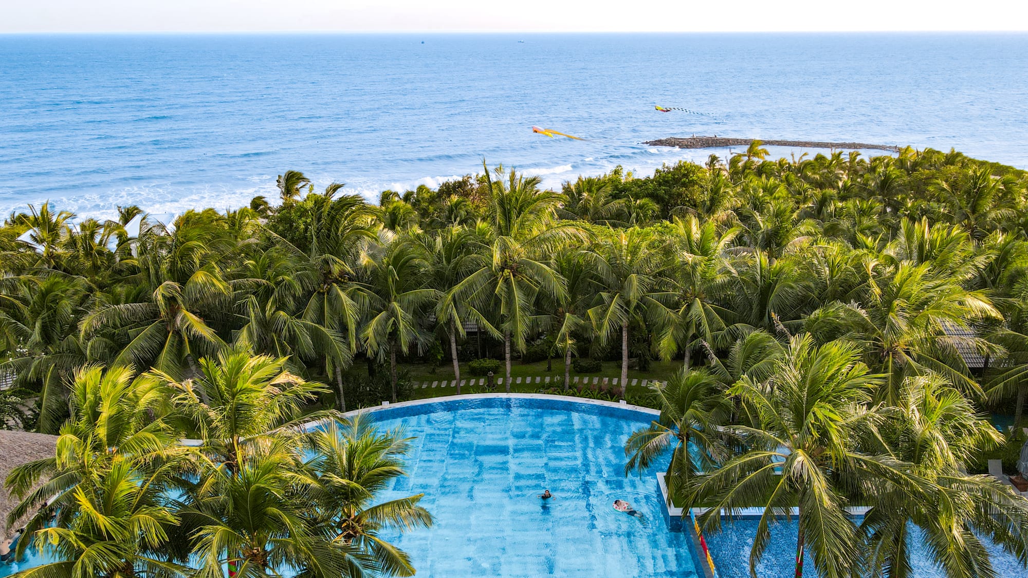 The Cliff Resort & Residences Mui Ne in Saigon: Swimming Pool