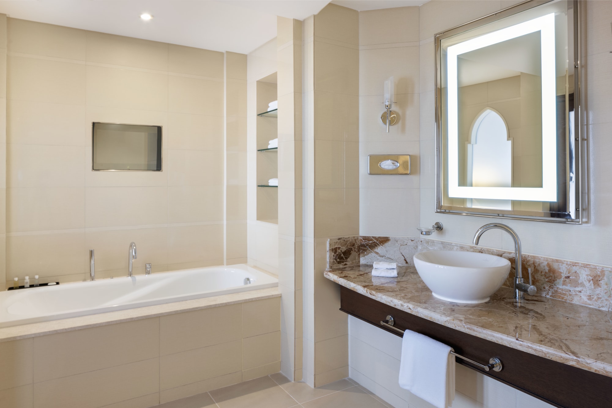 Sheraton Oman in Muscat:  Junior Suite 