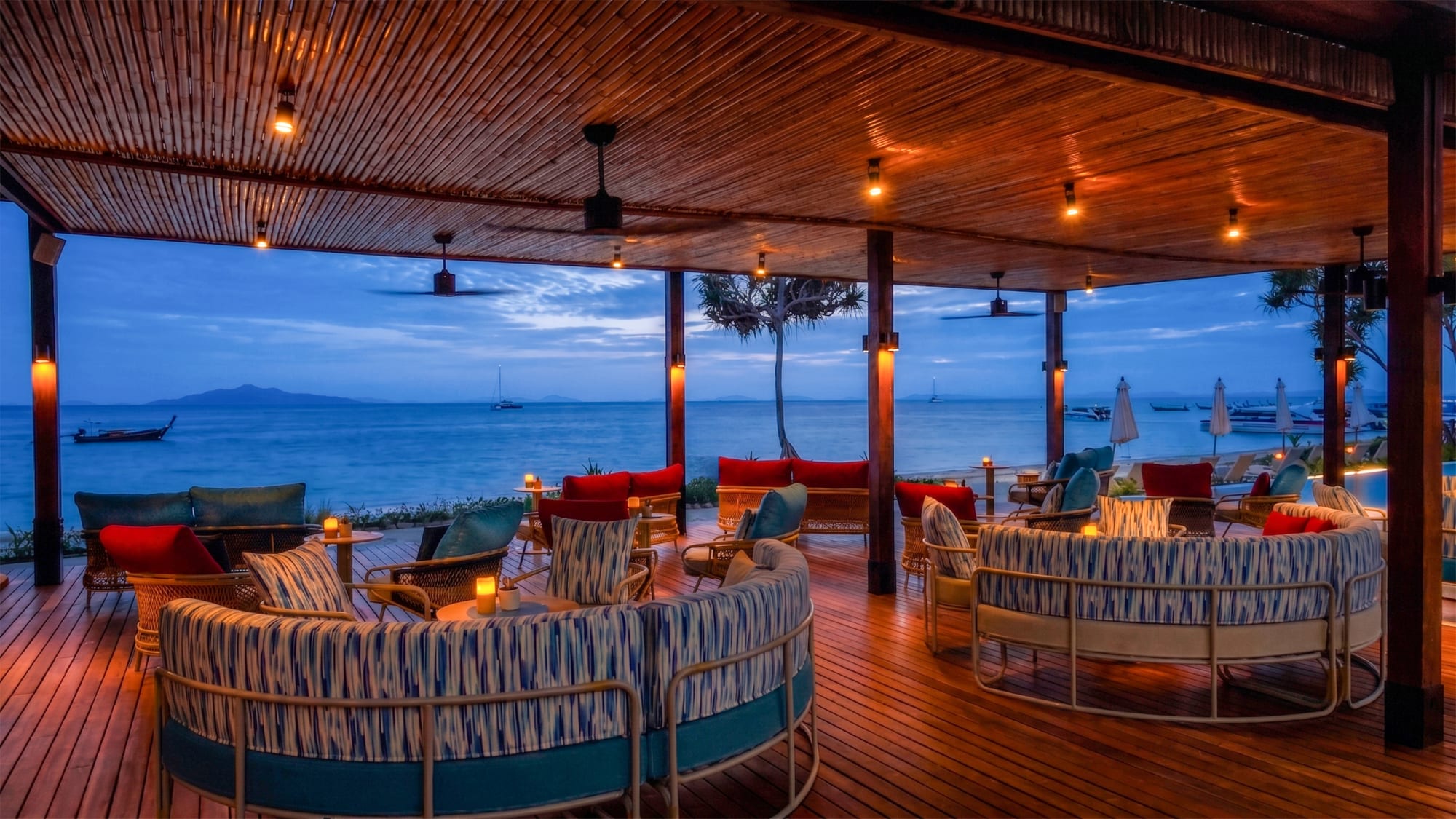 Outrigger Phi Phi Island Resort in Ko Phi Phi: Chill out Bereich