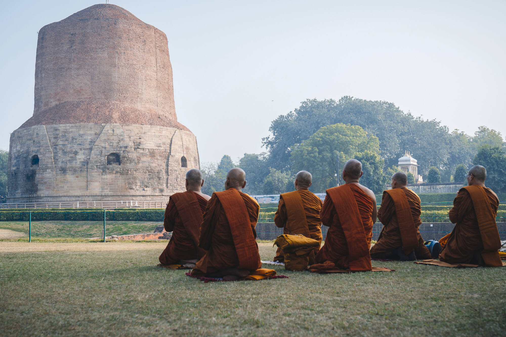 Mit dem Zug auf Buddhas Spuren ab Delhi: Indien Sarnath Stupa