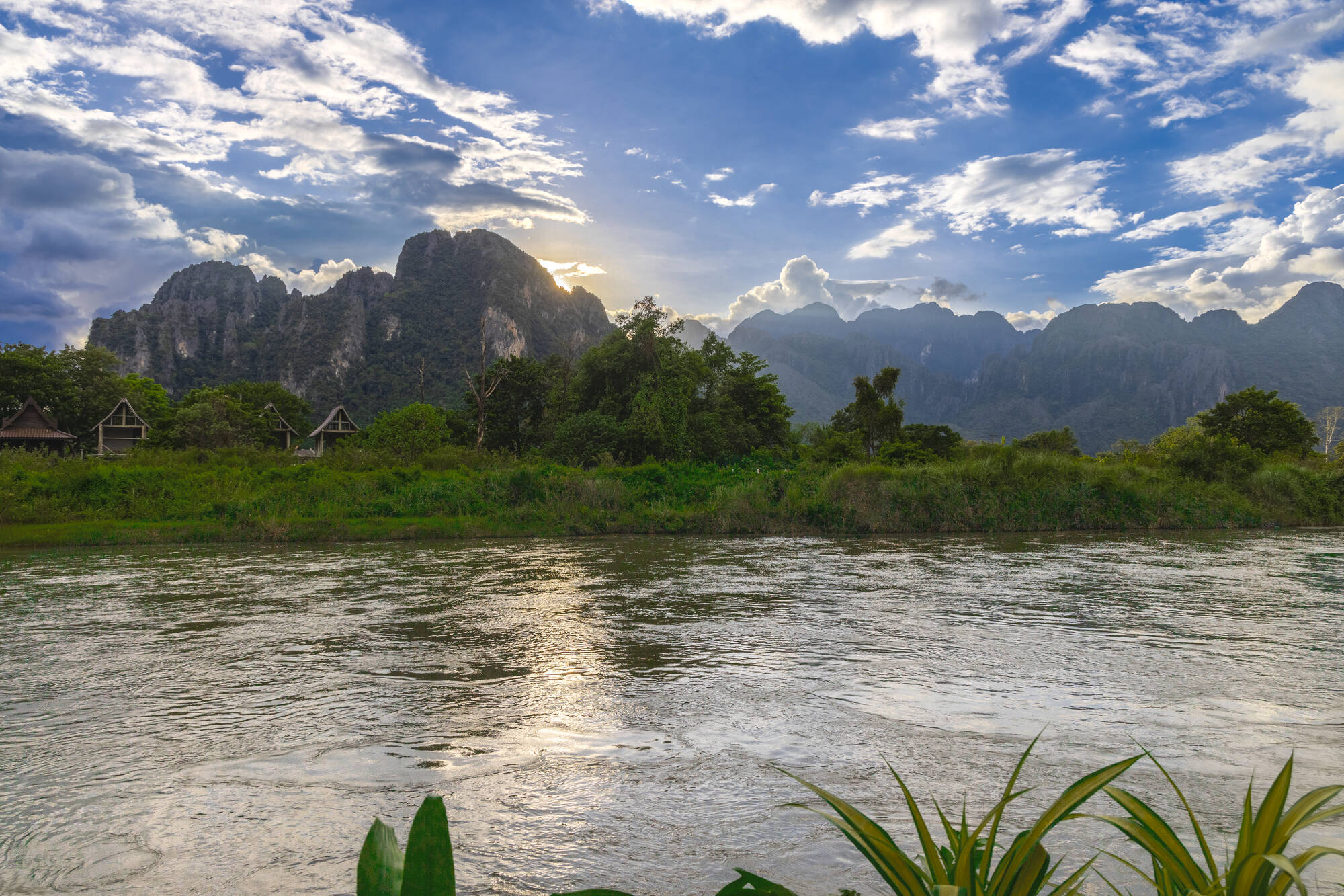 Ebene der Tonkrüge & Vang Vieng ab Luang Prabang: Laos Vang Vieng