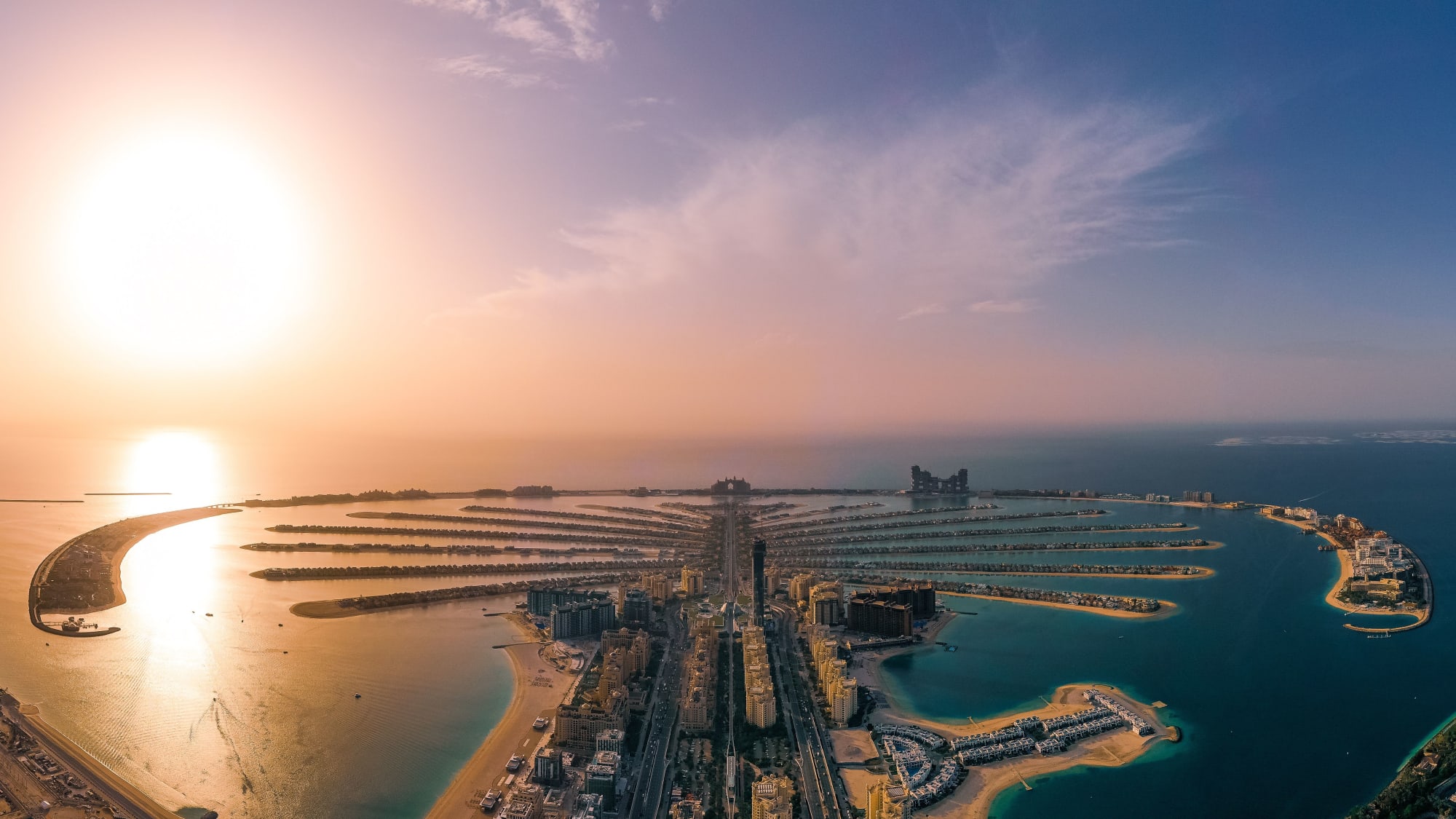 Roads of Abu Dhabi: VAE Dubai Palm Jumeirah