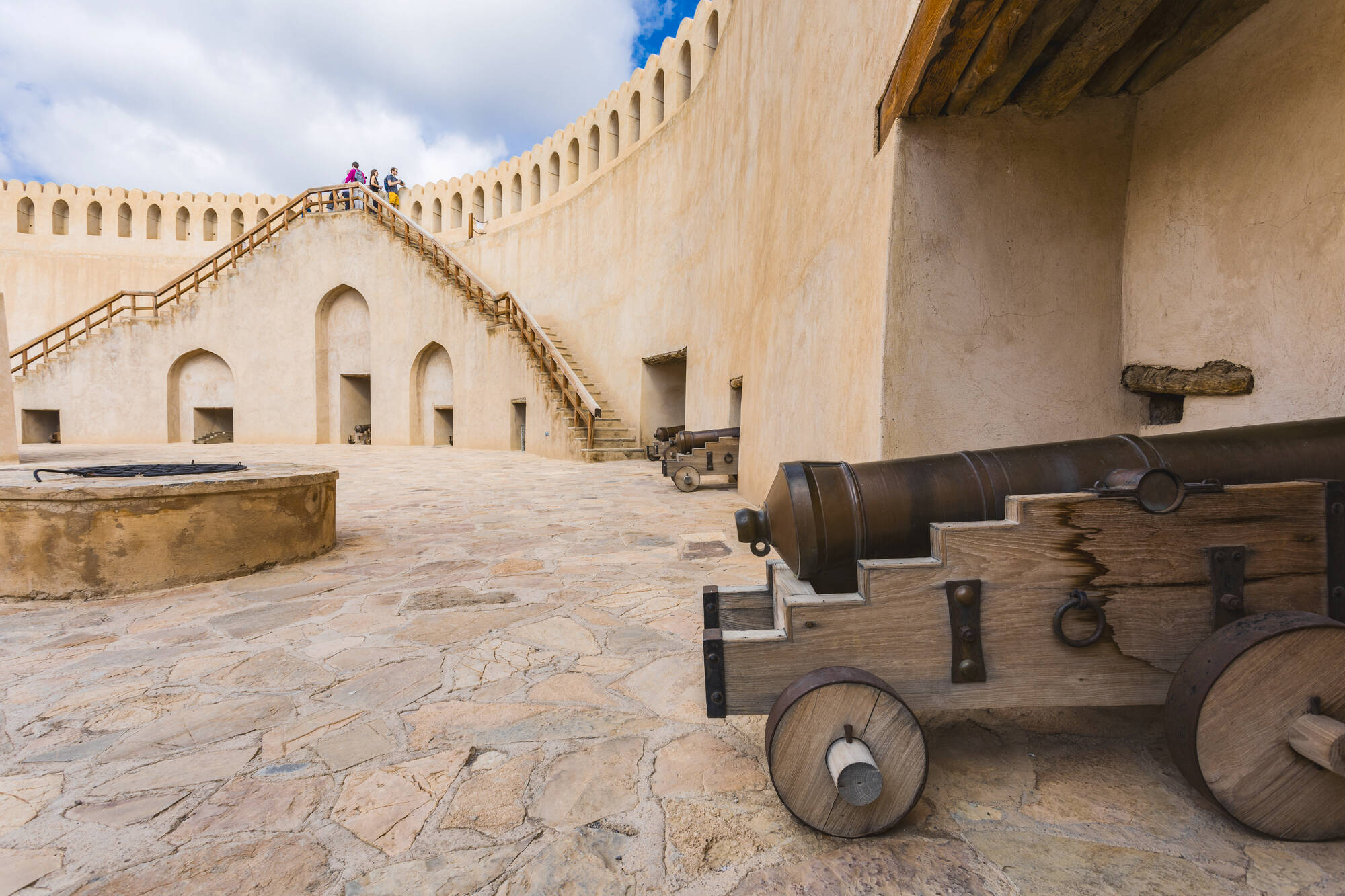 Unter weitem Himmel ab Muscat: Oman Nizwa Festung