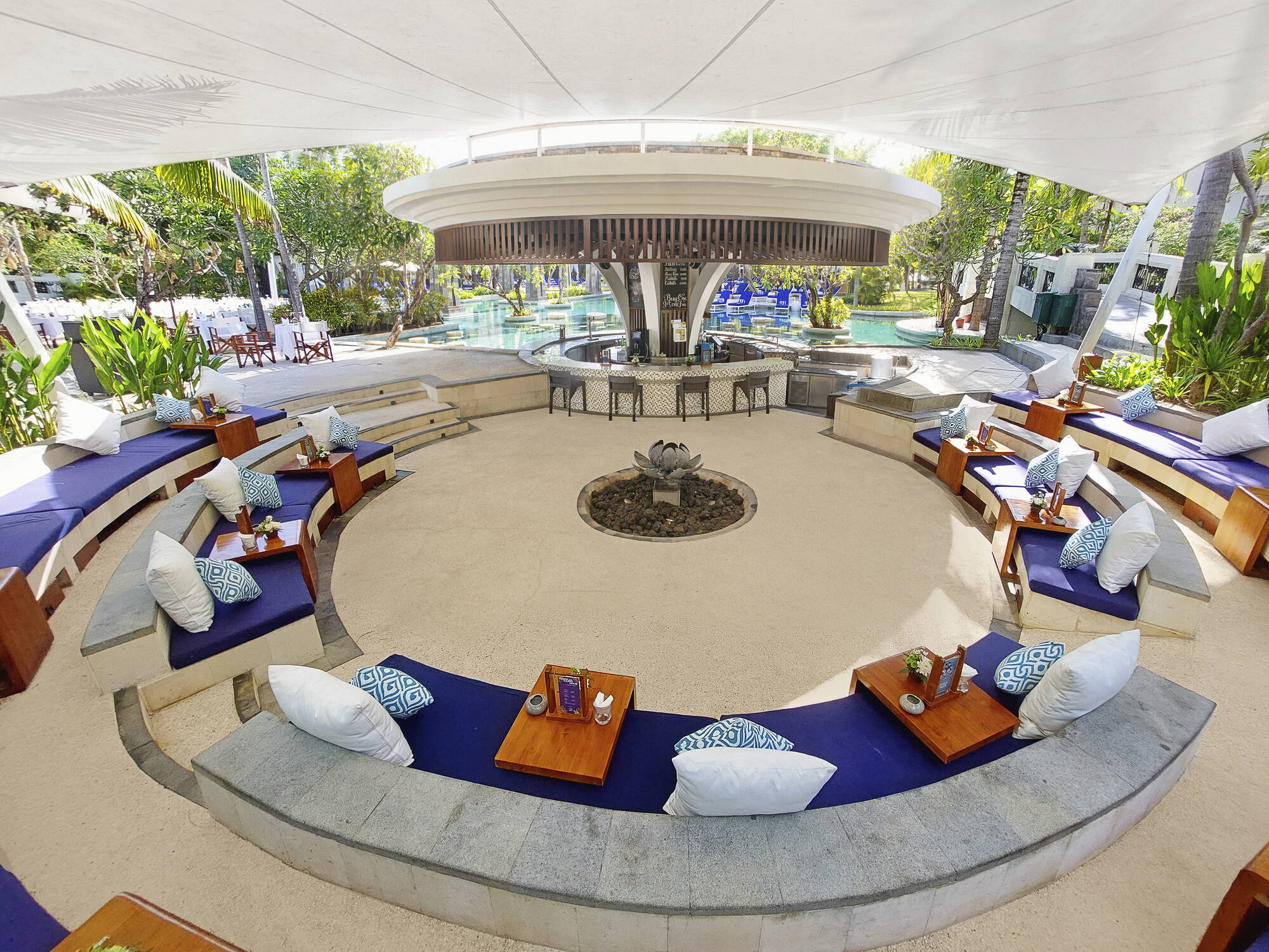 Sofitel Bali Nusa Dua Beach Resort in Süd-Bali: Bar Pool