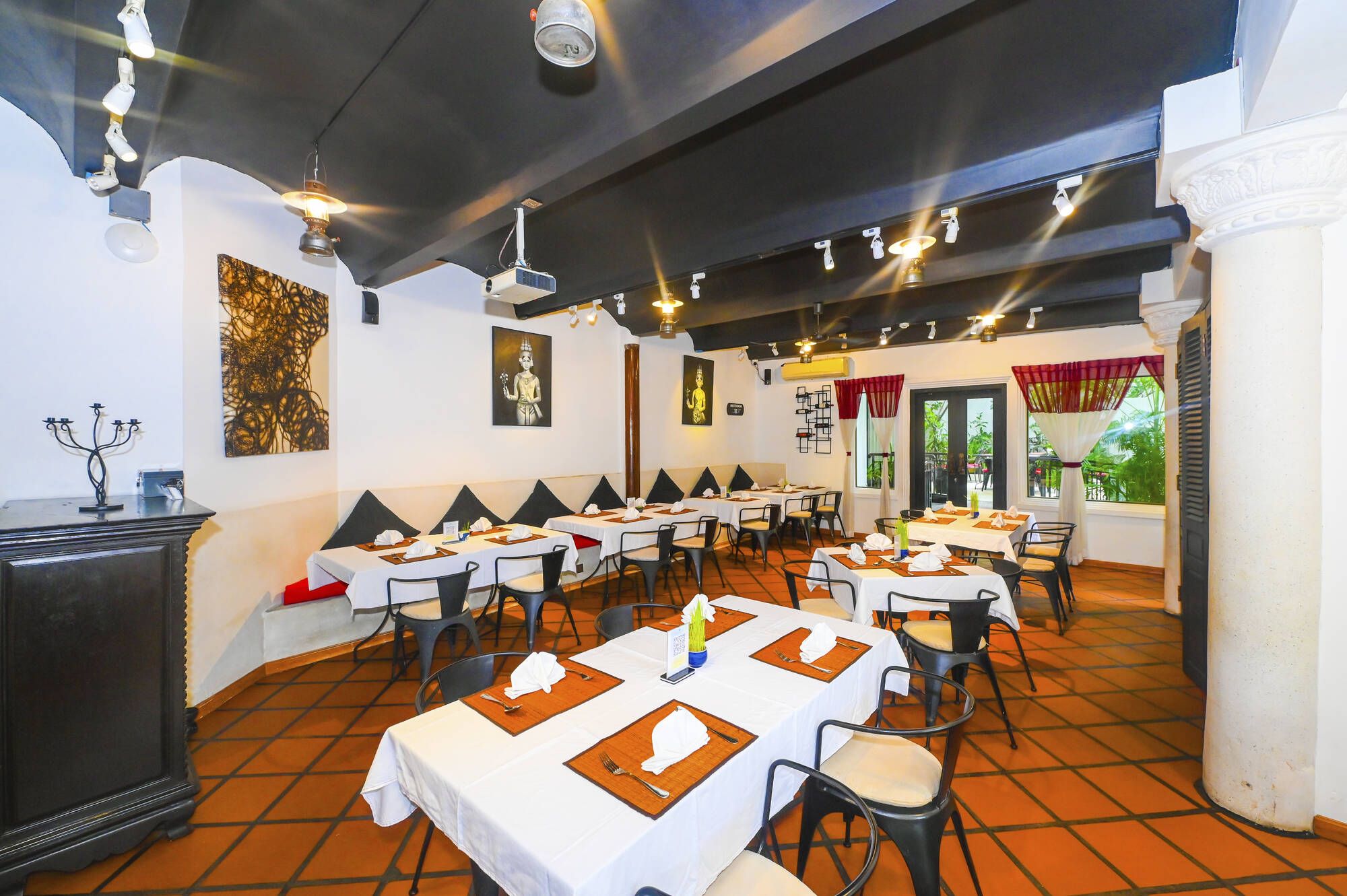 La Rose Suites in Phnom Penh: Banana Kitchen Restaurant