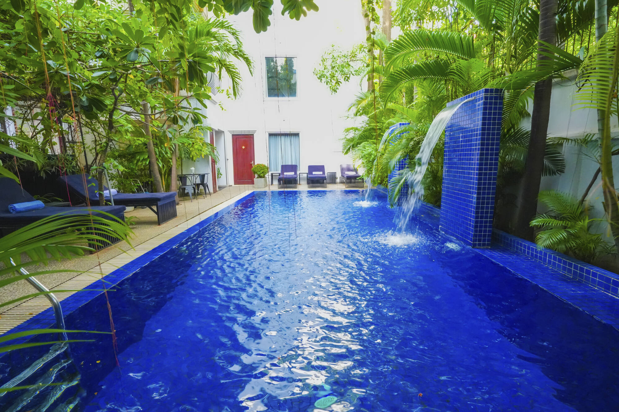 La Rose Suites in Phnom Penh: Pool
