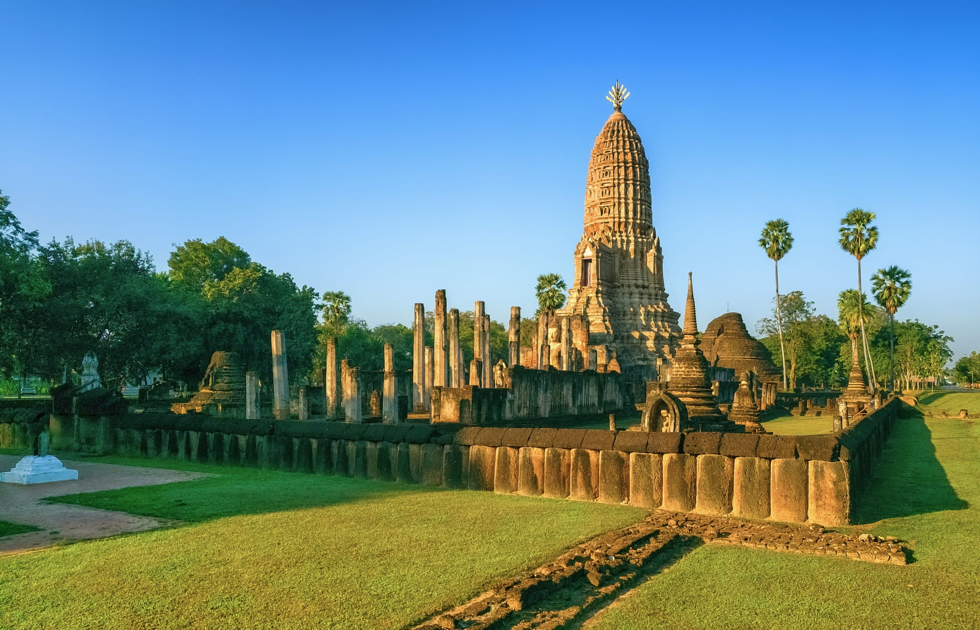 Siams Crossroads - auf neuen Wegen durch Thailands Norden ab Chiang Mai: Sukhothai Si Satchanalai Wat Phra Sri Rattana Mahathat