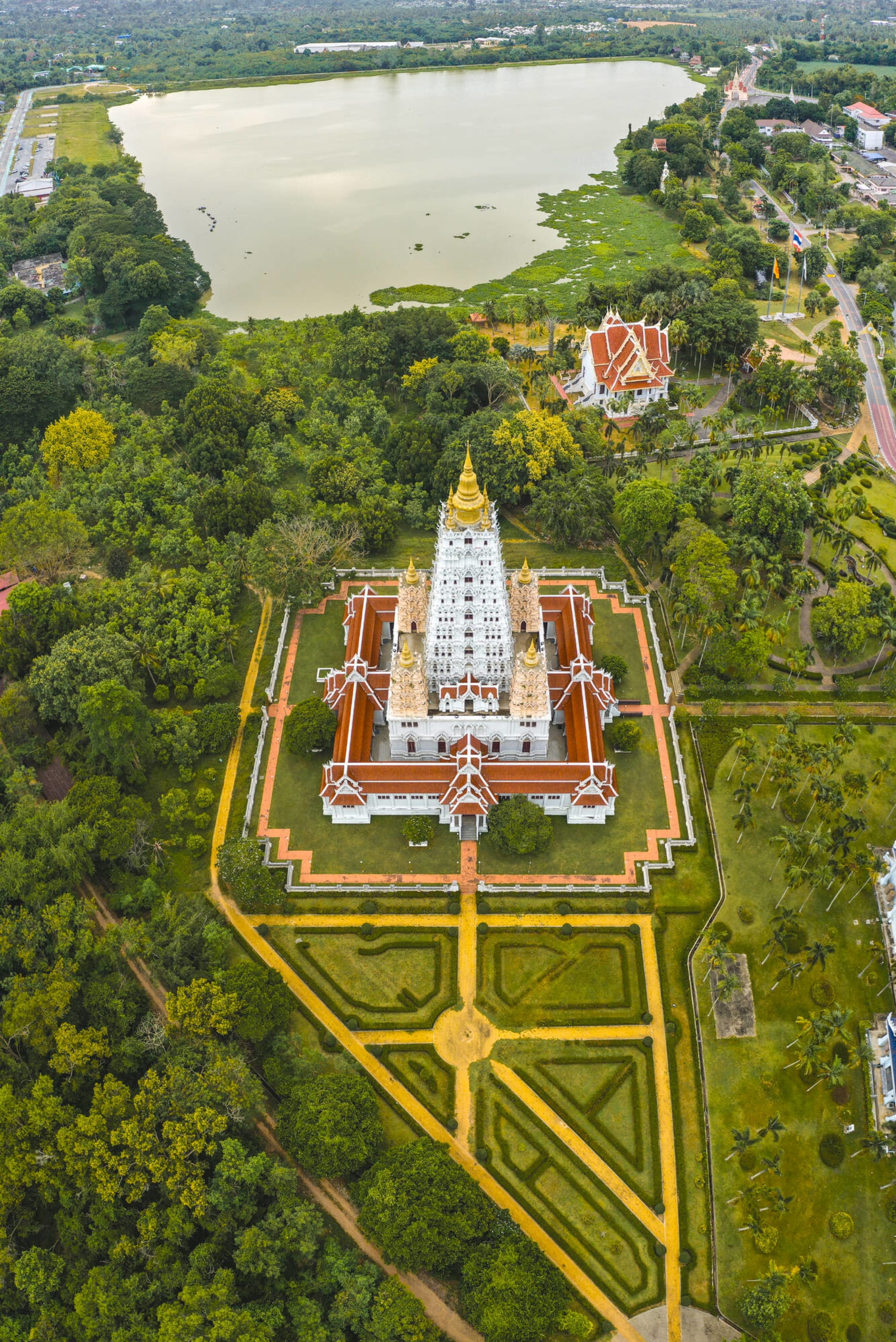 Unentdecktes Thailand per Boot & Rad ab Bangkok: Thailand Chonburi Wat Yannasang Wararam Tempel