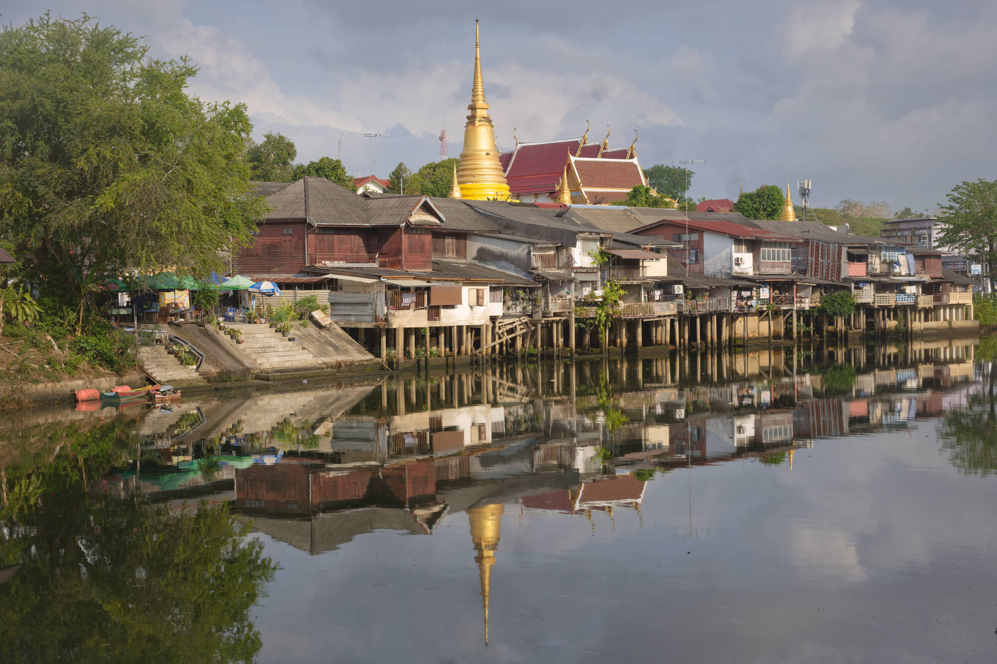 Ursprüngliches Chanthaburi ab Bangkok: Thailand Chanthaburi Fluss und Stadtansicht