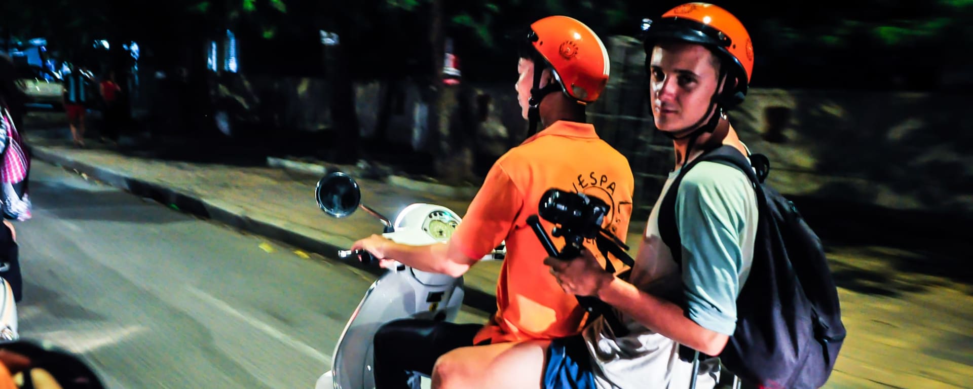 Siem Reap Vespa Tour, EN, Abends: Kambodscha Siem Reap Vespa Tour
