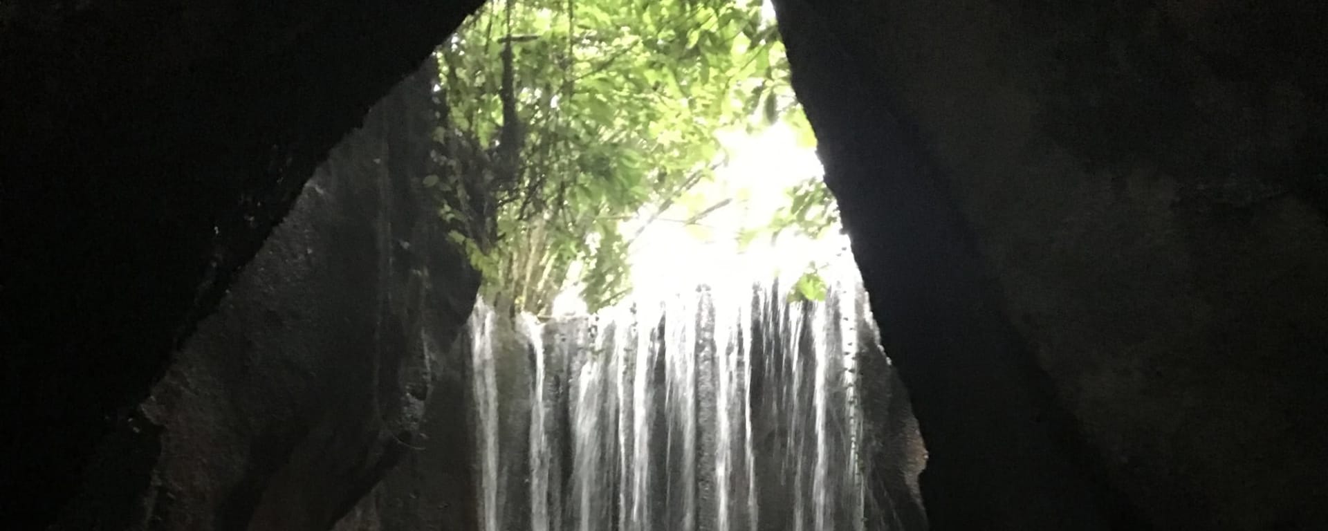 Gate of Heaven, DE, Ganztägig in Süd-Bali: Indonesien Bali Tukad Cepung Waterfall