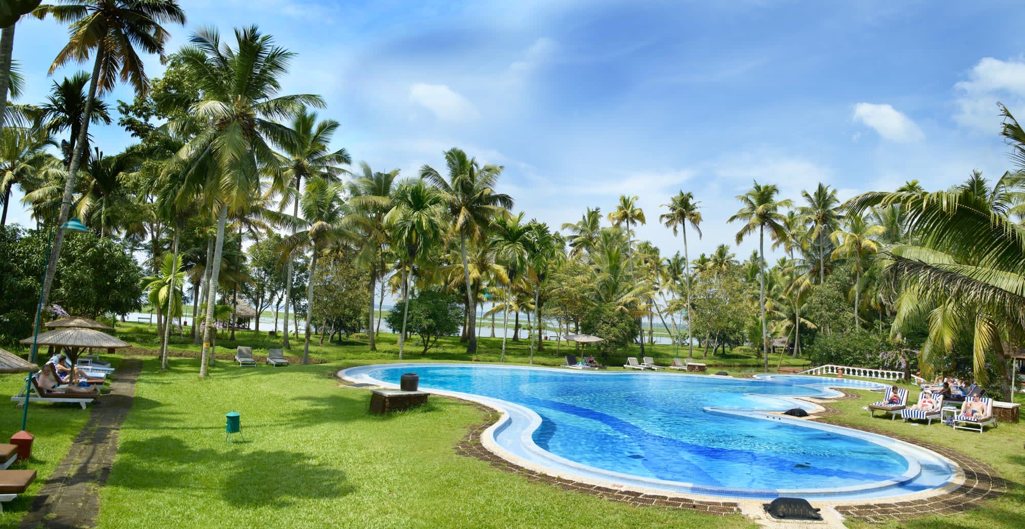Coconut Lagoon in Kerala | Malabarküste | Kochi: Indien Coconut Lagoon Resort Pool