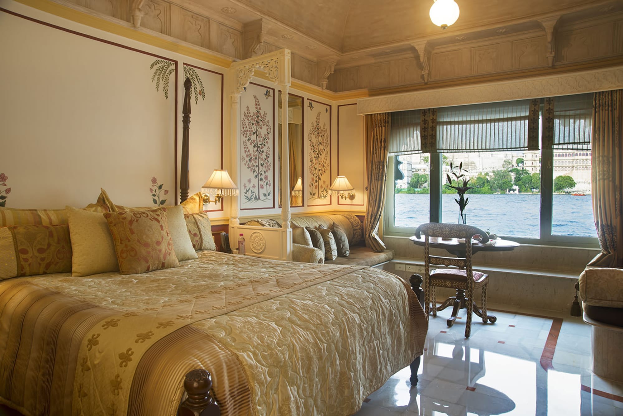 Taj Lake Palace in Udaipur & Umgebung:  Taj Lake Palace Dluxe Zimmer