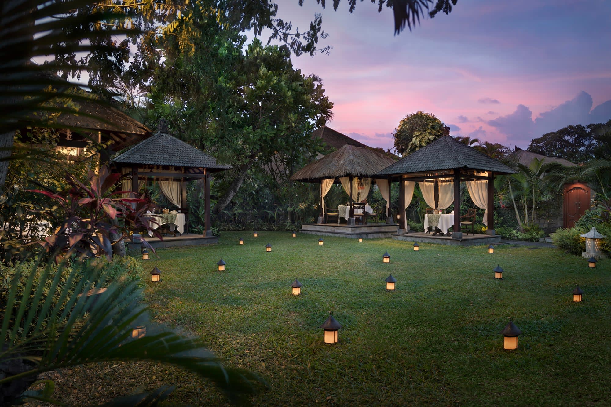 The Pavilions, Bali in Süd-Bali: The Pavilions Bali - Restaurant Garten