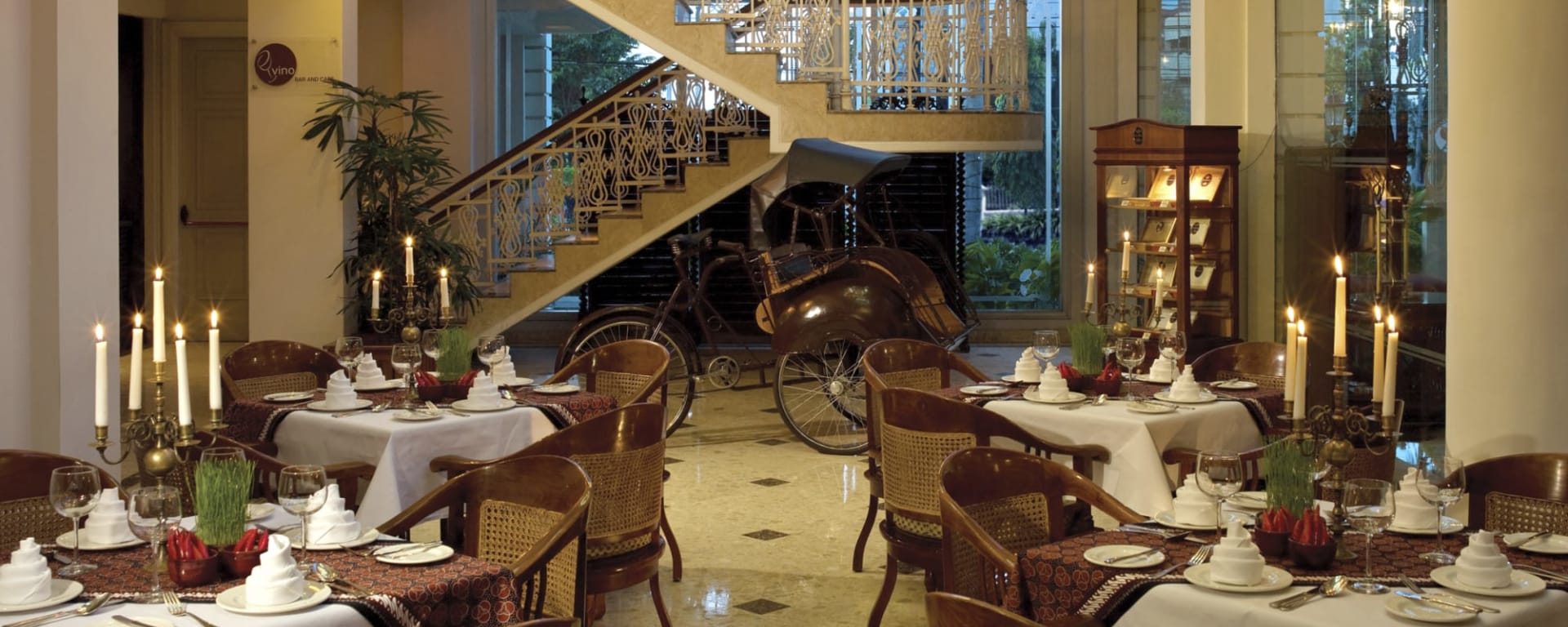 The Phoenix Hotel in Yogyakarta und Umgebung:  Yogyakarta The Phoenix Hotel Restaurant