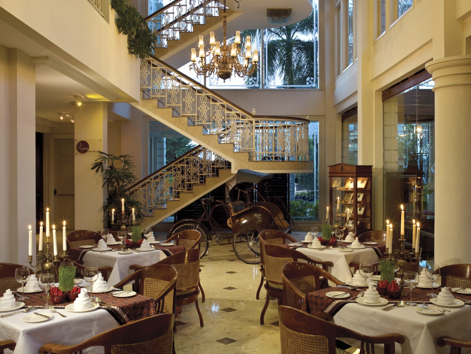 The Phoenix Hotel in Yogyakarta und Umgebung:  Yogyakarta The Phoenix Hotel Restaurant