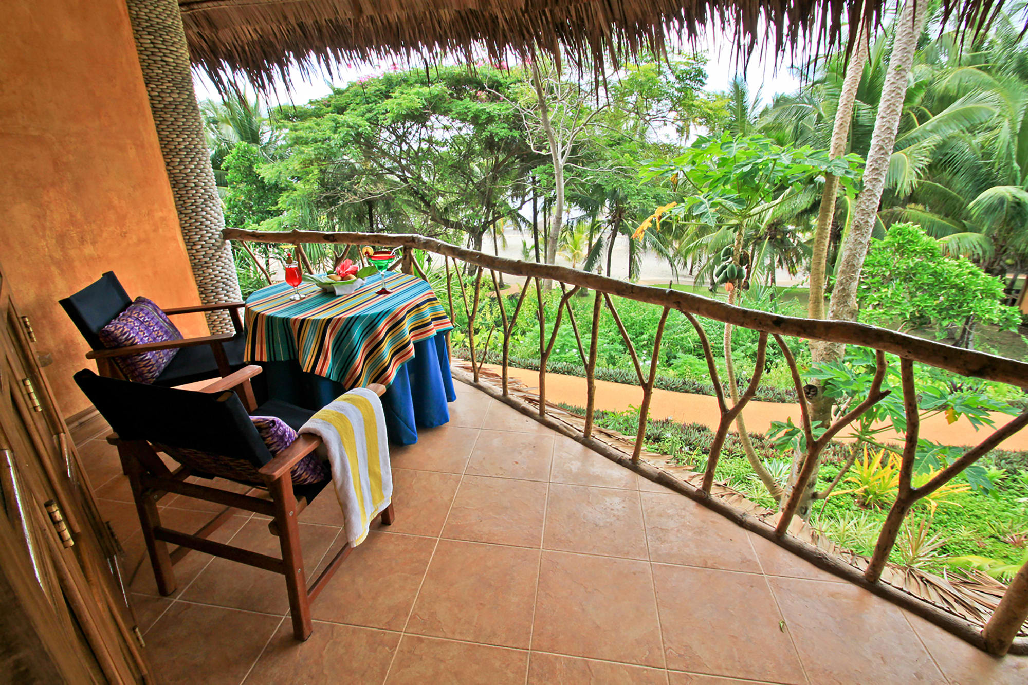 Coco Grove Beach Resort in Siquijor: Coco Grove Beach Resort Wohnbeispiel