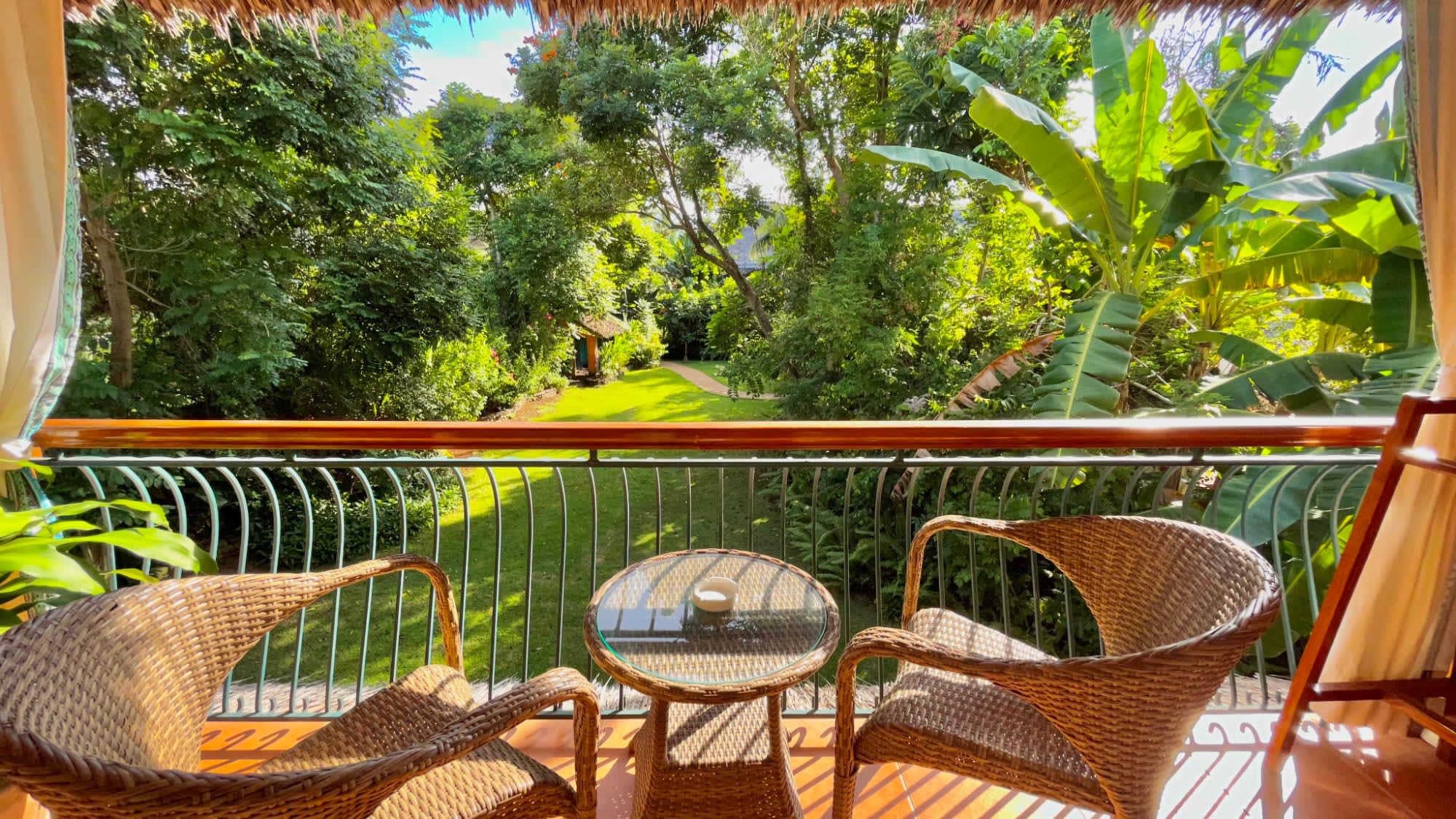 Coco Grove Beach Resort in Siquijor: Coco Grove Beach Resort Deluxe Casa Coco