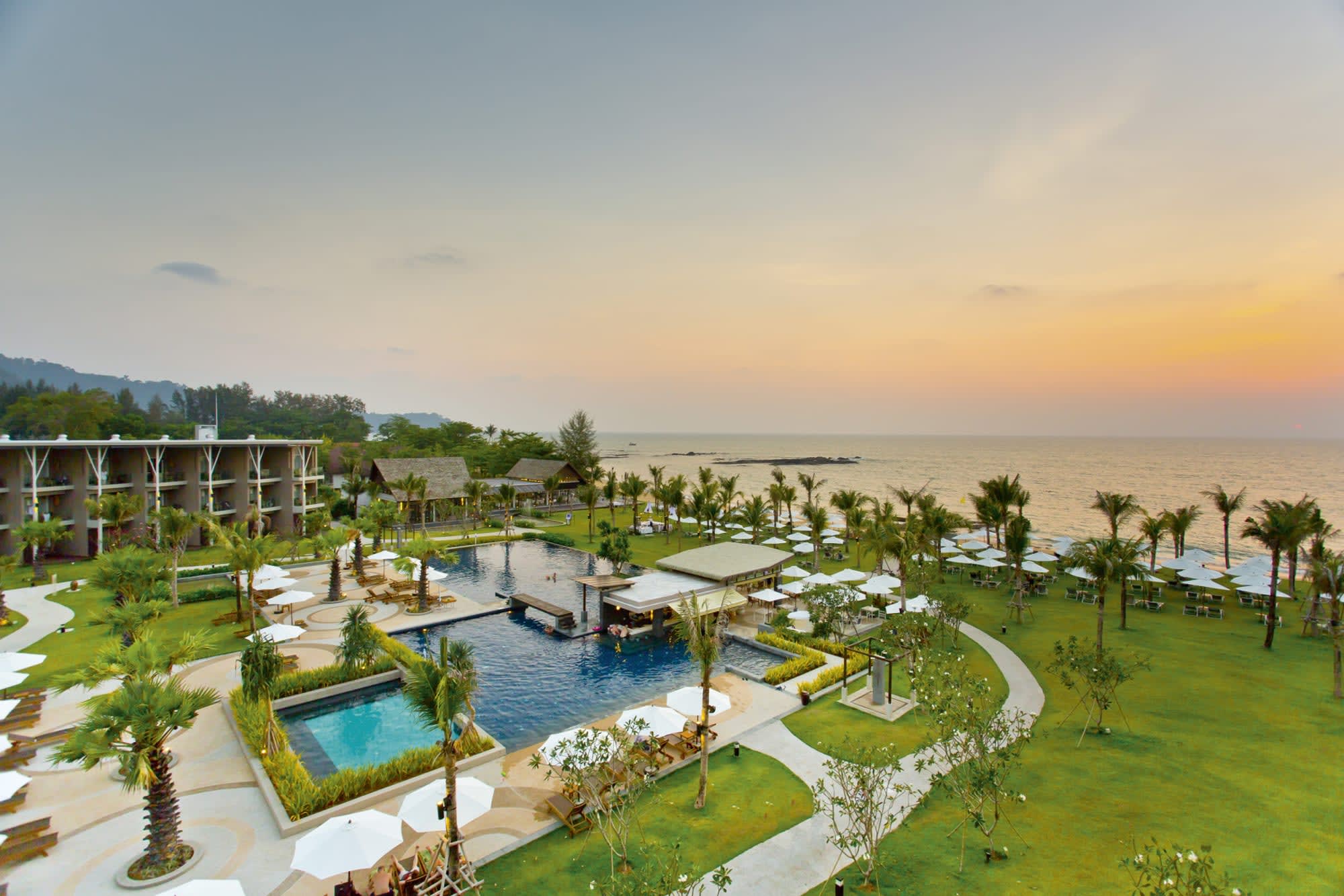 The Sands Khao Lak by Katathani: Thailand The Sands Khao Lak by Katathani Pool und Strand