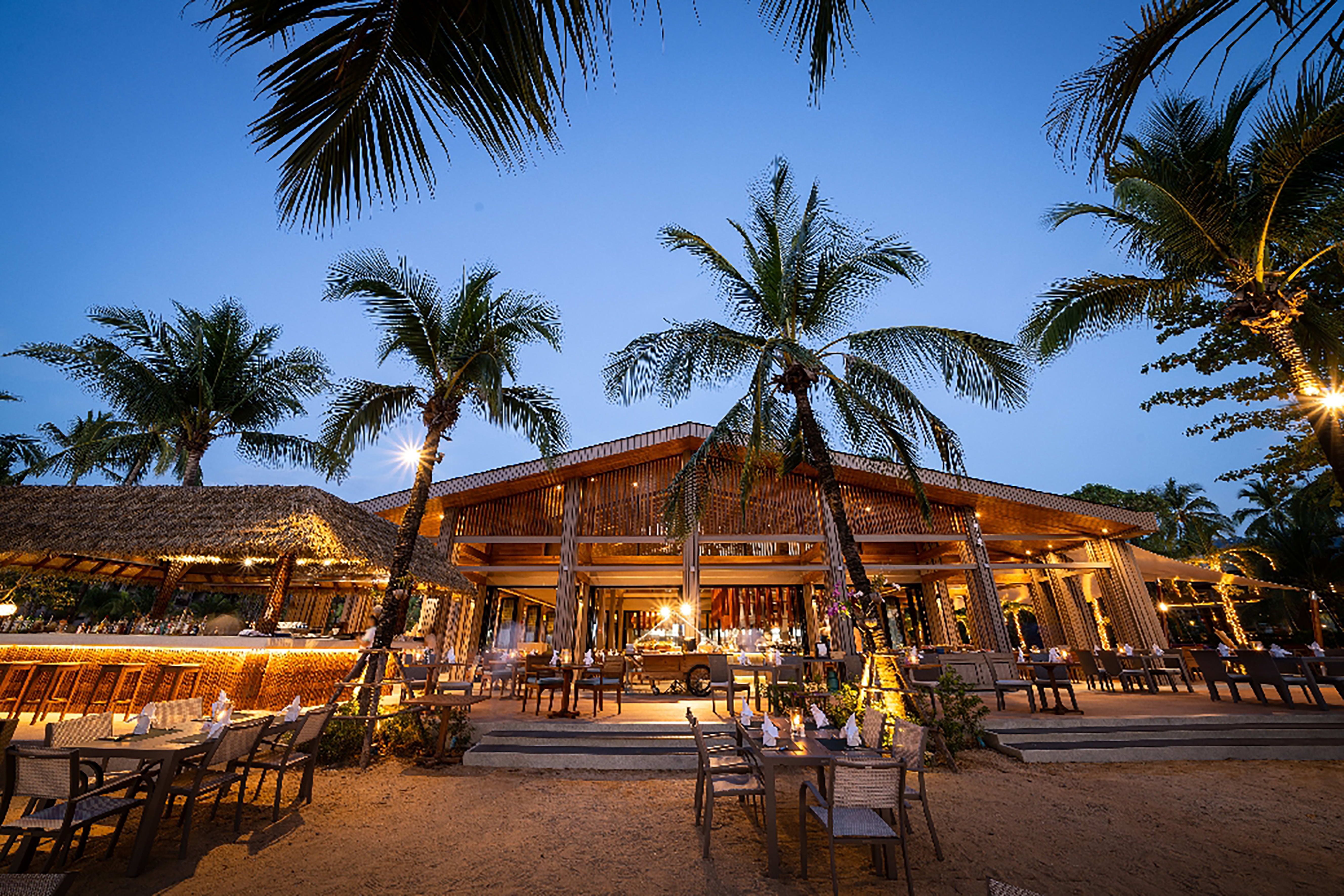 La Flora Khao Lak: Thailand La Flora Khao Lak Beachfront Restaurant