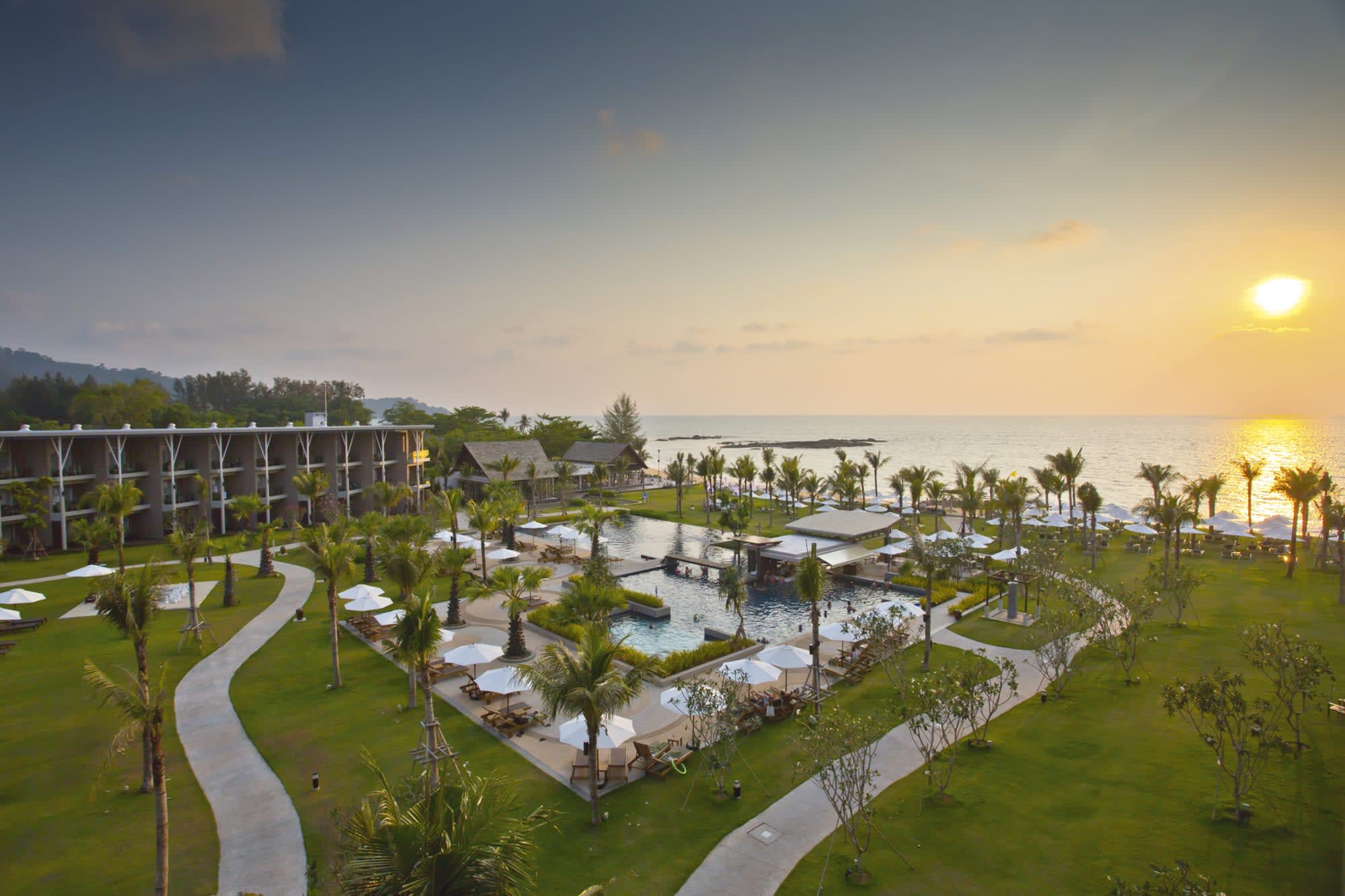 The Sands Khao Lak by Katathani: Thailand The Sands Khao Lak by Katathani Pool und Strand