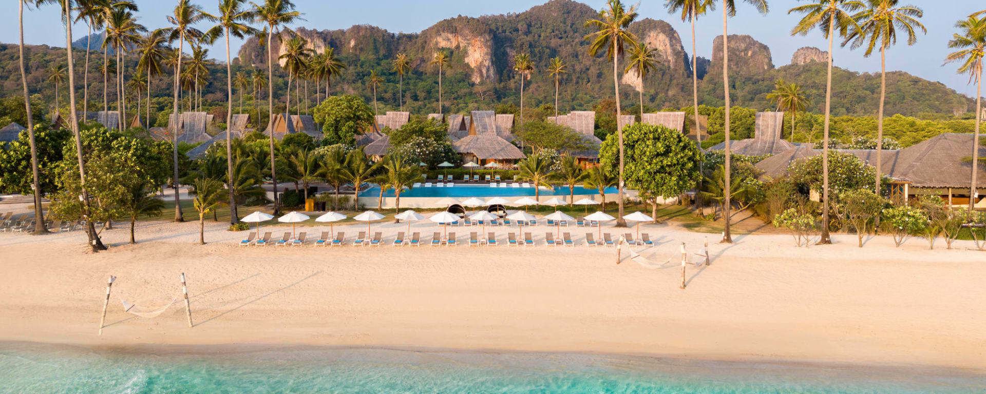 SAii Phi Phi Island Village in Ko Phi Phi:  SAii Phi Phi Island Village - Strand