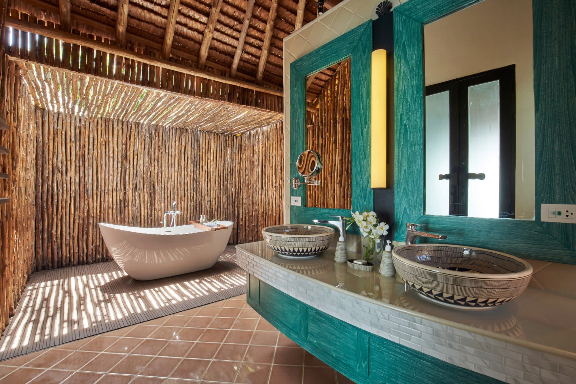 SAii Phi Phi Island Village in Ko Phi Phi:  SAii Phi Phi Island Village - Meerblickvilla Hangseite