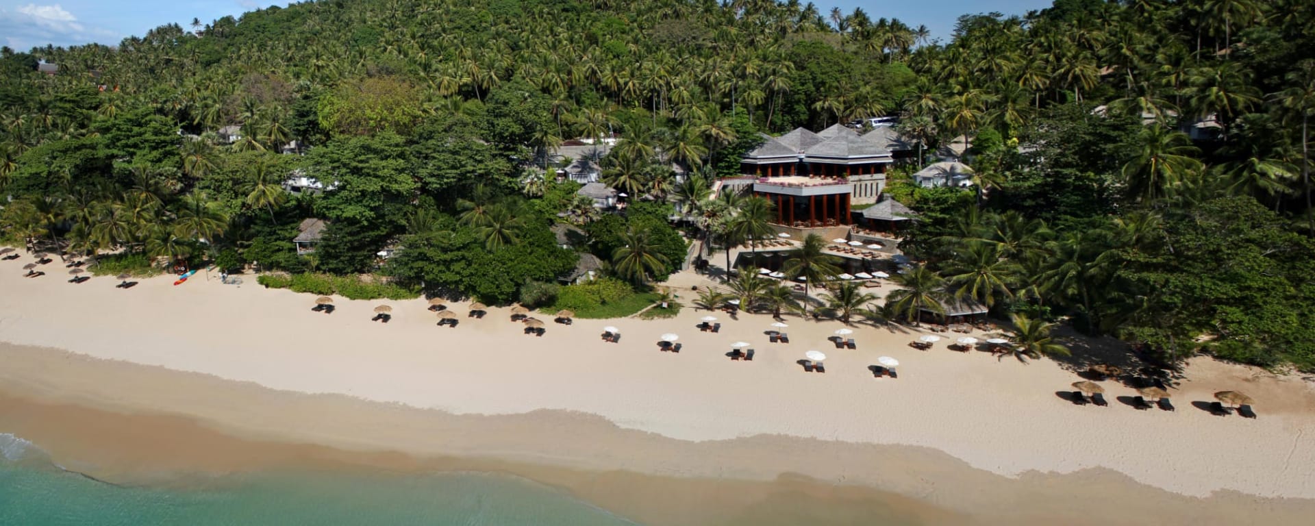 The Surin in Phuket: Phuket The Surin Strand aus der Luft