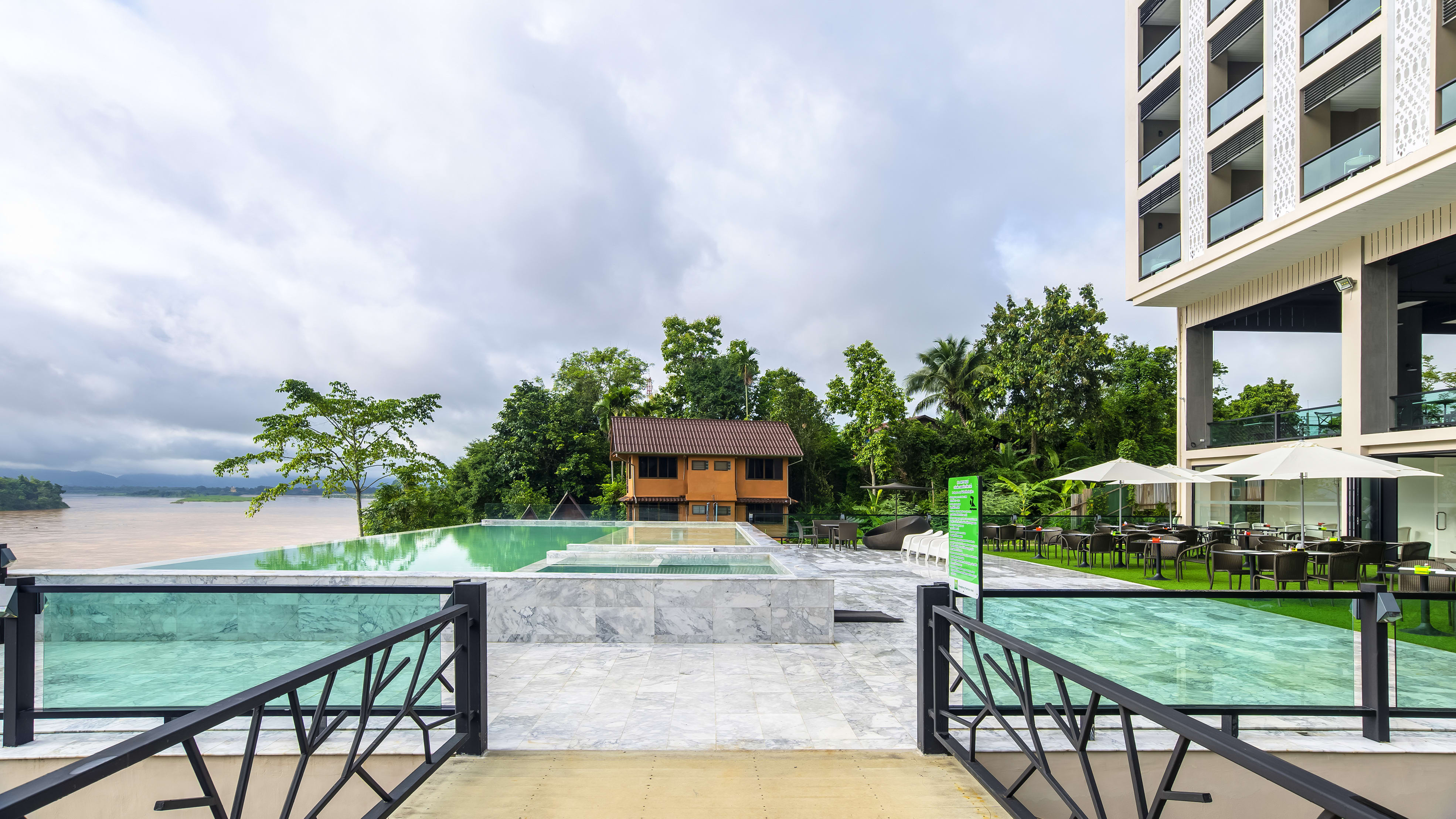 Chiangkhong Teak Garden Riverfront Hotel in Goldenes Dreieck: Chiangkhong Teak Garden Riverfront Hotel Pool