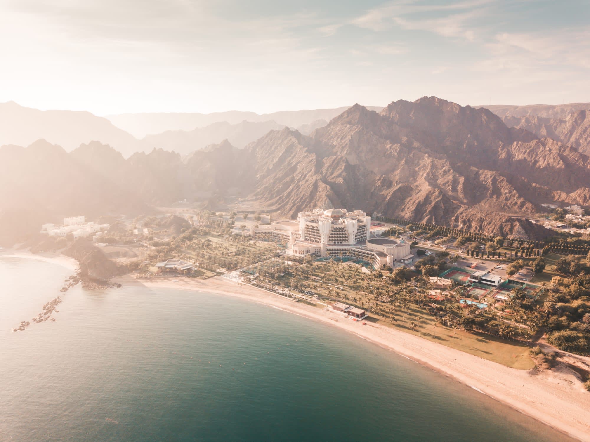 Al Bustan Palace, a Ritz-Carlton Hotel in Muscat:  Al Bustan Palace, a Ritz-Carlton Hotel Luftansicht