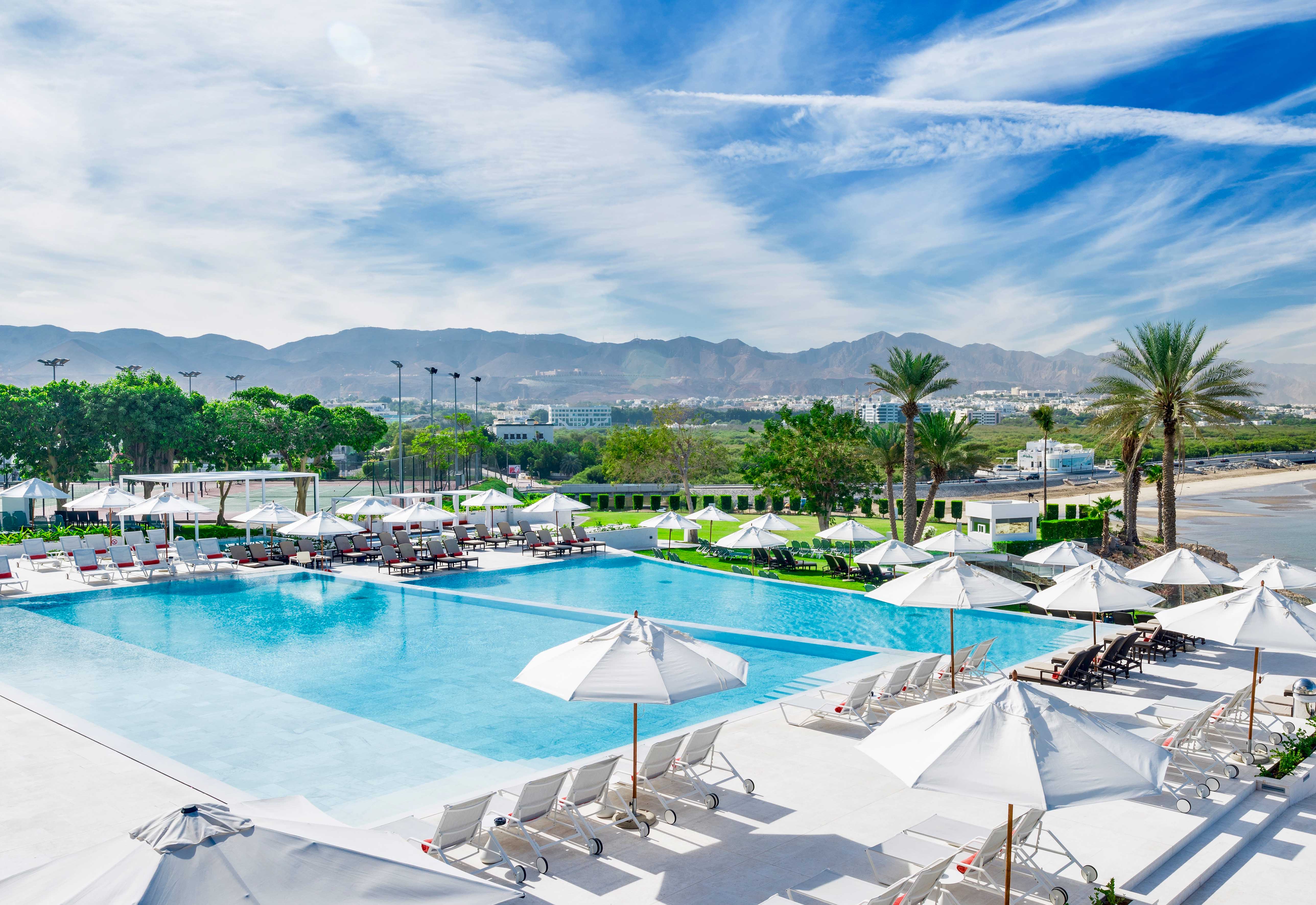Crowne Plaza Muscat: Muscat Crowne Plaza Muscat Infinity Pool