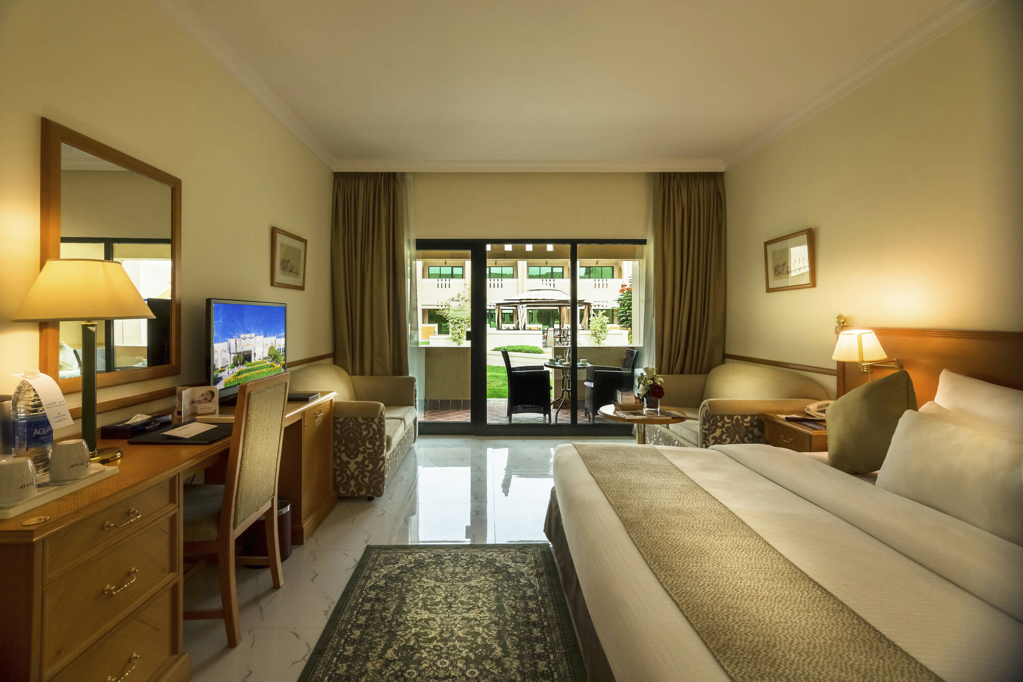 Golden Tulip Nizwa Hotel in Gebirge: Nizwa Golden Tulip Hotel Wohnbeispiel