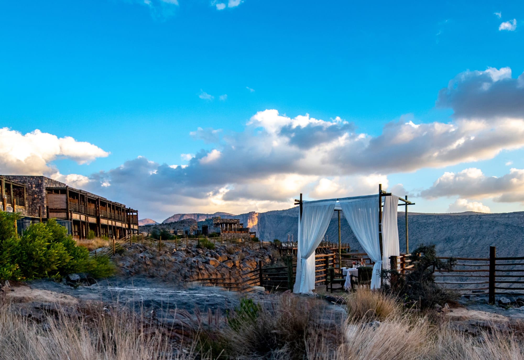 Alila Jabal Akhdar in Gebirge: Alila Jabal Akhdar Cliff Edge Dining Experience