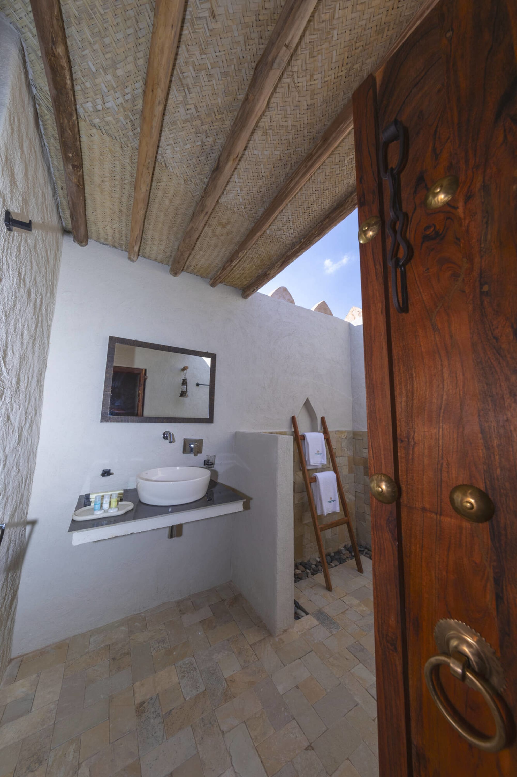 Thousand Nights Camp in Wüste: Deluxe Tent Bathroom