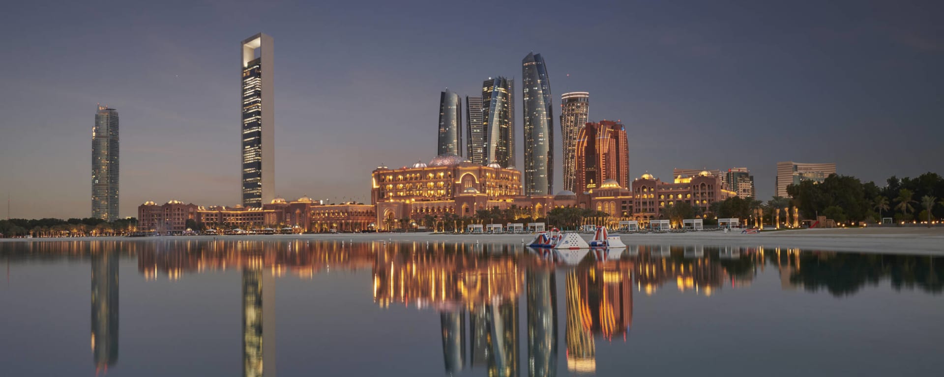 Emirates Palace in Abu Dhabi:  Emirates Palace - Abu Dhabi Skyline