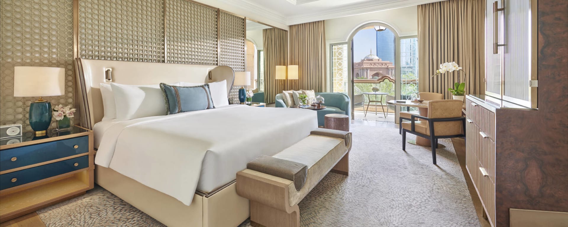 Emirates Palace in Abu Dhabi:  Emirates Palace - Deluxe City View Zimmer