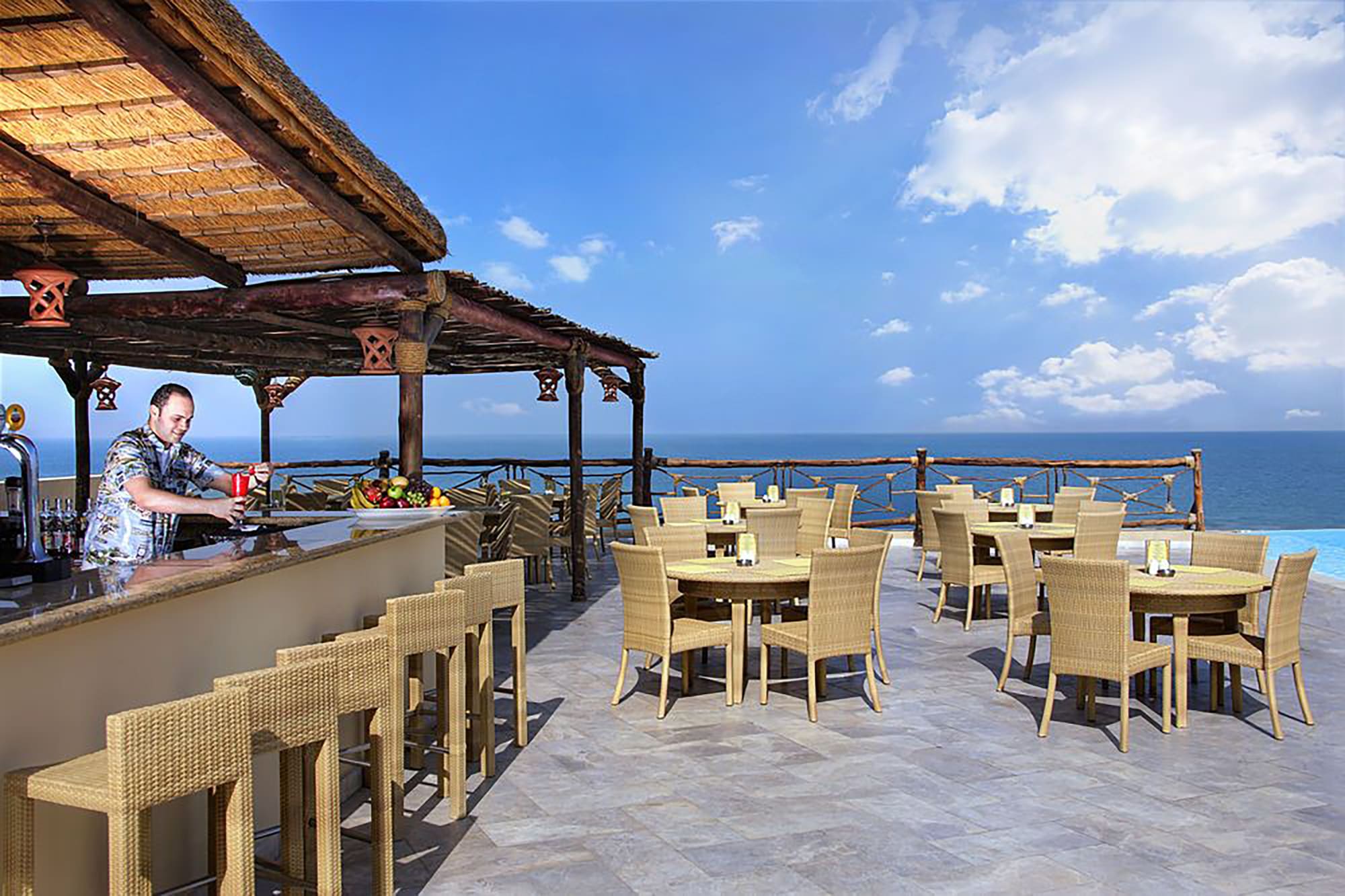 The Cove Rotana Resort in Ras al Khaimah: VAE The Cove Rotana Resort Bar