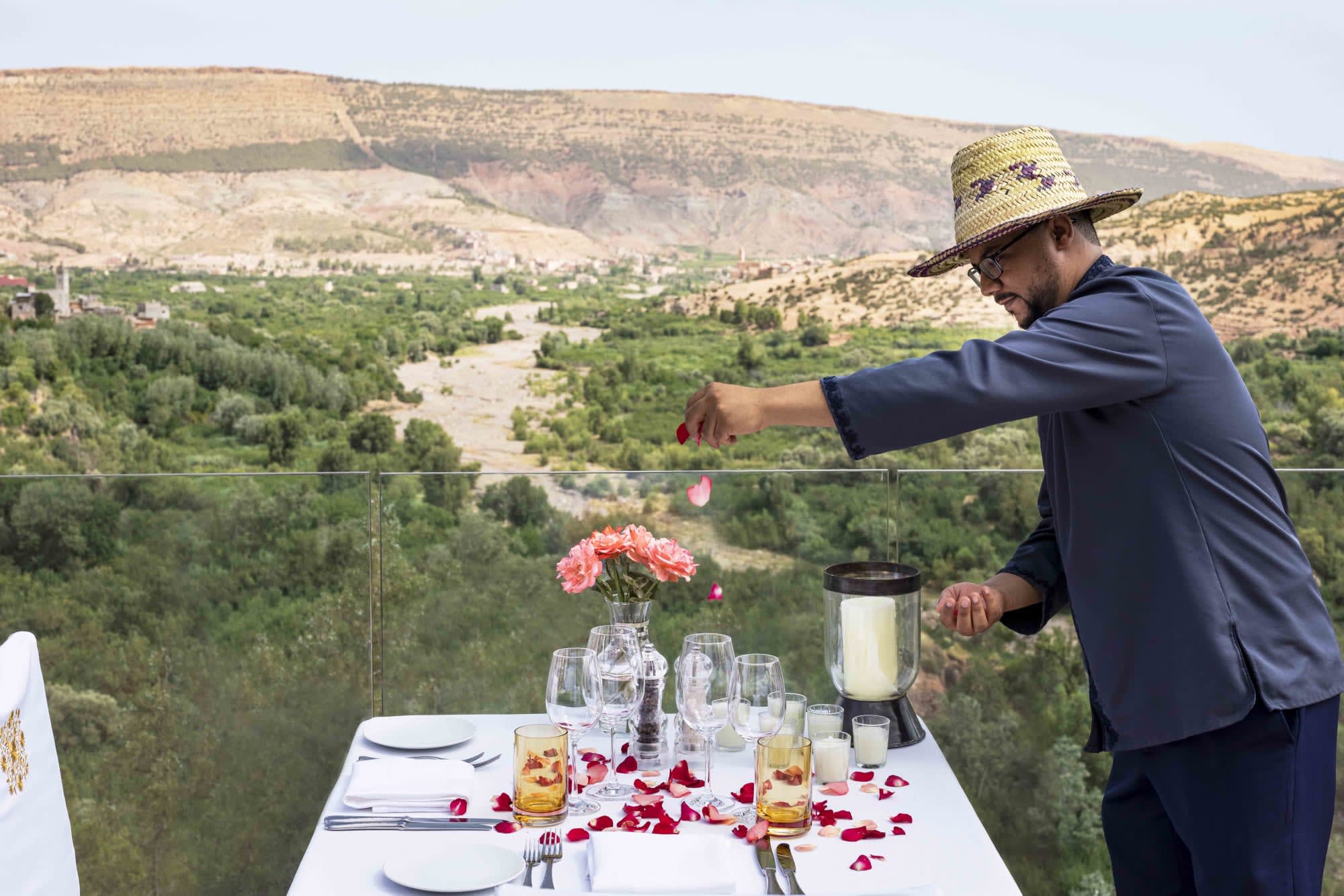 Kasbah Tamadot in Atlasgebirge: Kasbah Tamadot - Asmoun Lounge Terrace