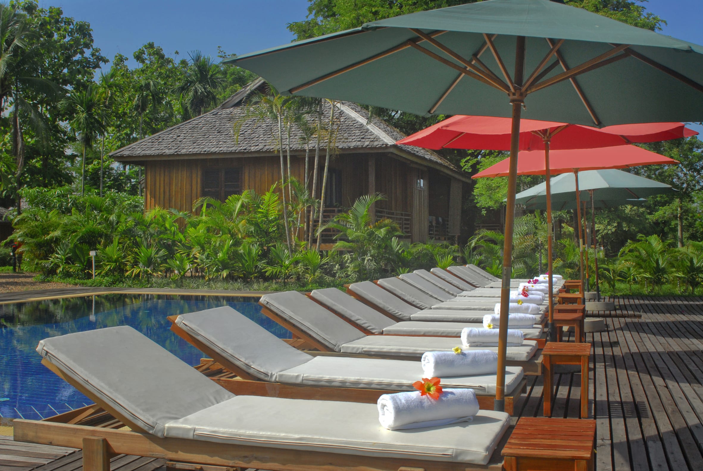 La Folie Lodge Resort in Pakse:  Pakse La Folie Lodge Resort Pool