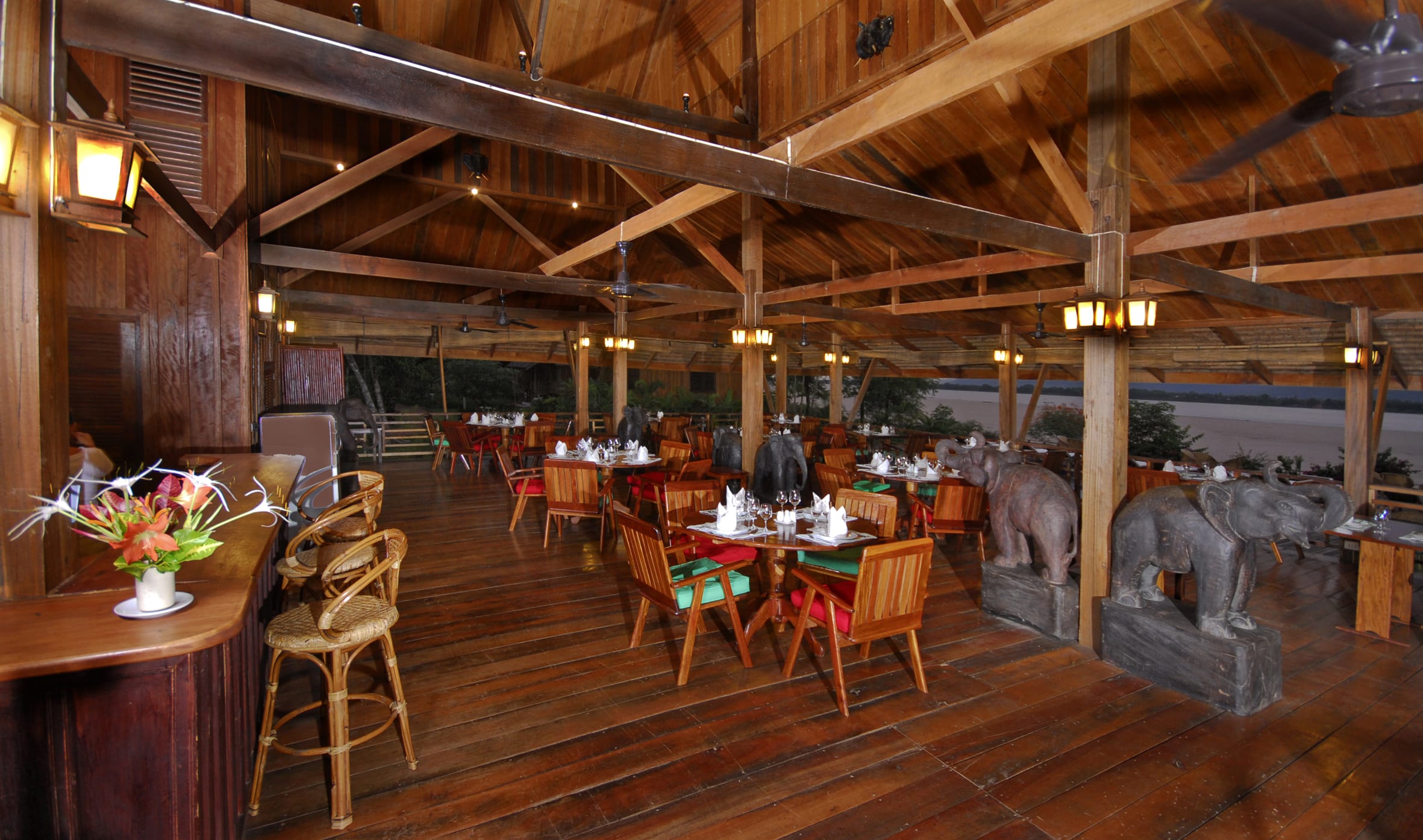La Folie Lodge Resort in Pakse:  Pakse La Folie Lodge Resort Restaurant