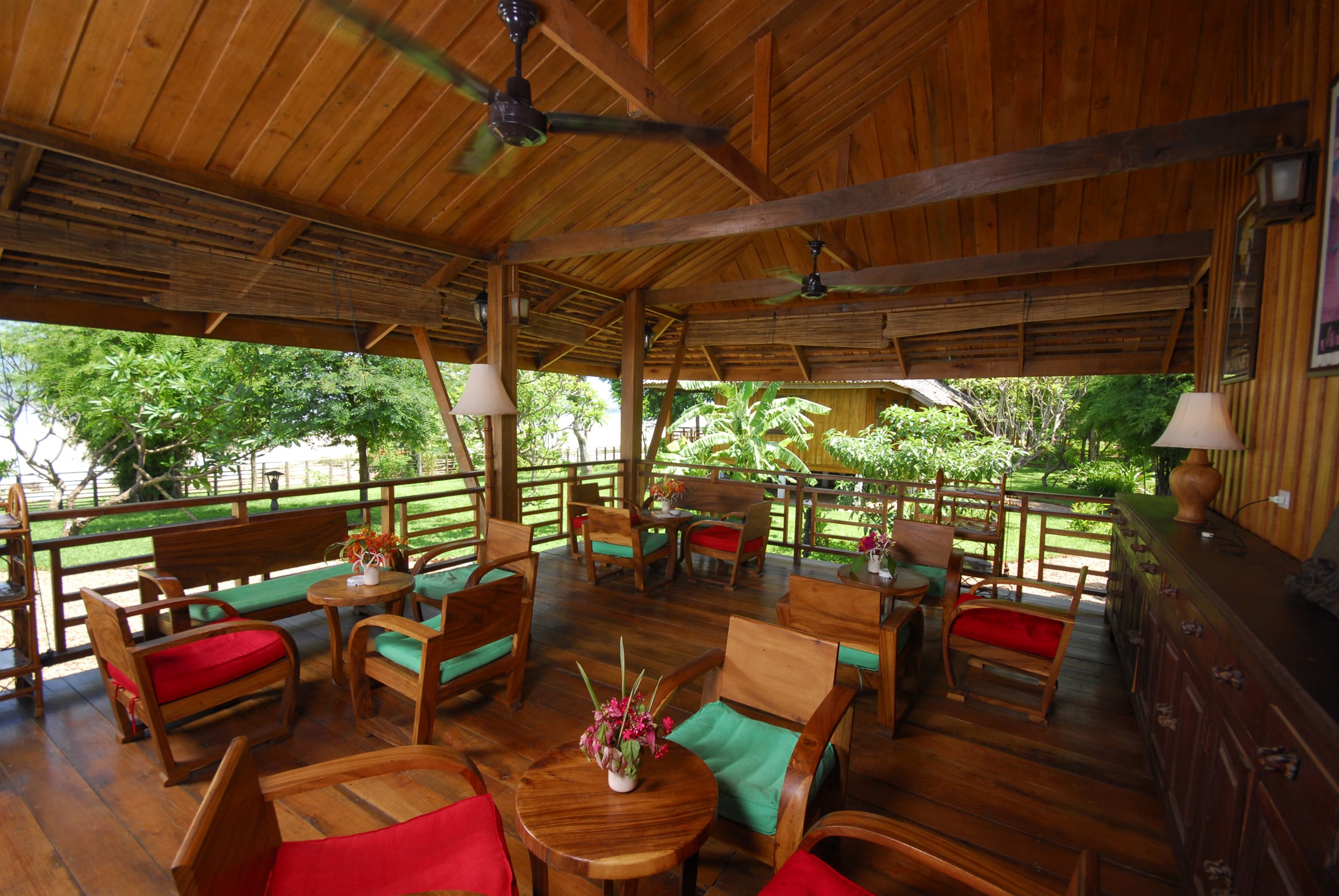 La Folie Lodge Resort in Pakse:  Pakse La Folie Lodge Resort Restaurant