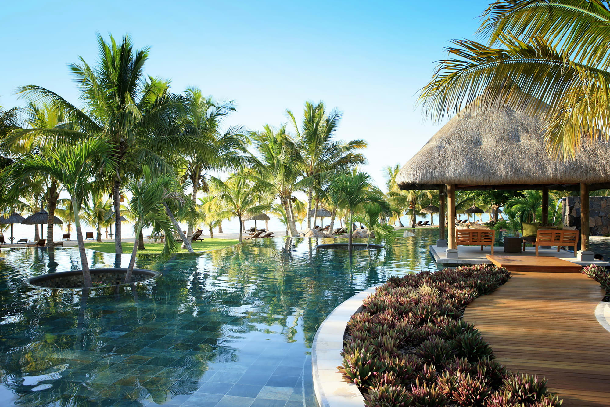 LUX* Le Morne in Süd | Südwesten:  Mauritius LUX Le Morne Oasispool