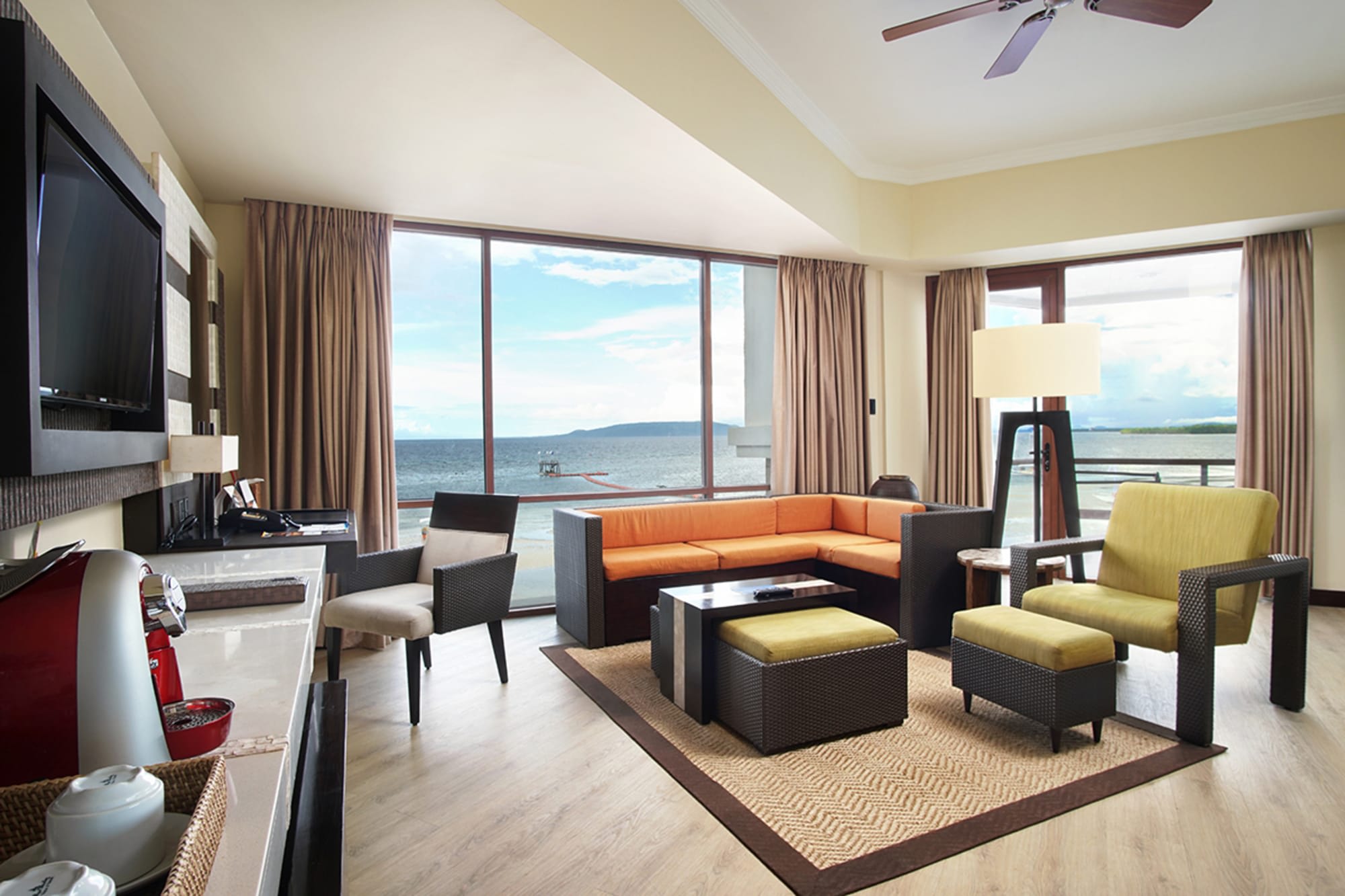 The Bellevue Resort in Bohol: The Bellevue Resort - Junior Suite