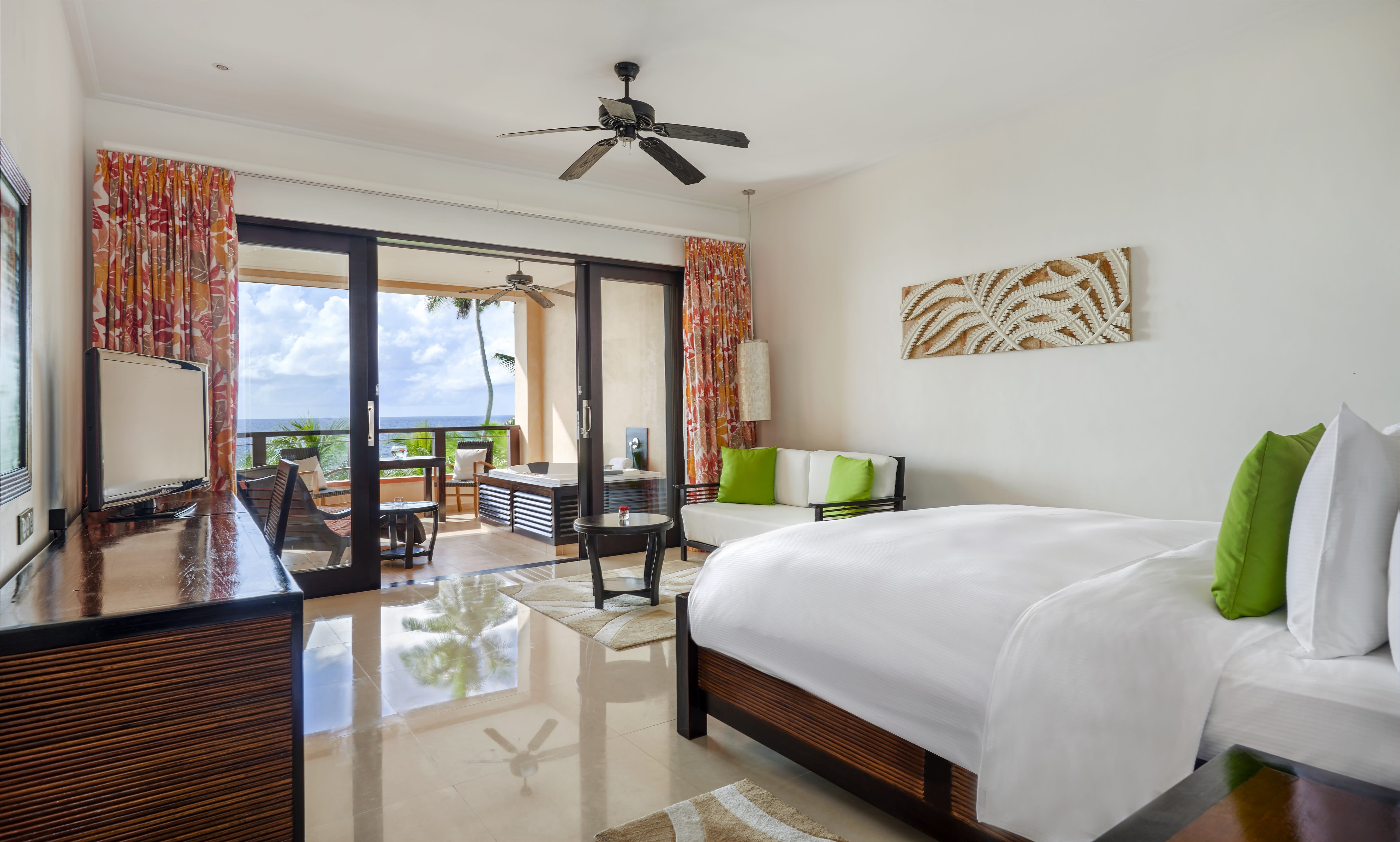 Double Tree by Hilton Allamanda Resort & Spa in Mahé: Kind Deluxe room 1
