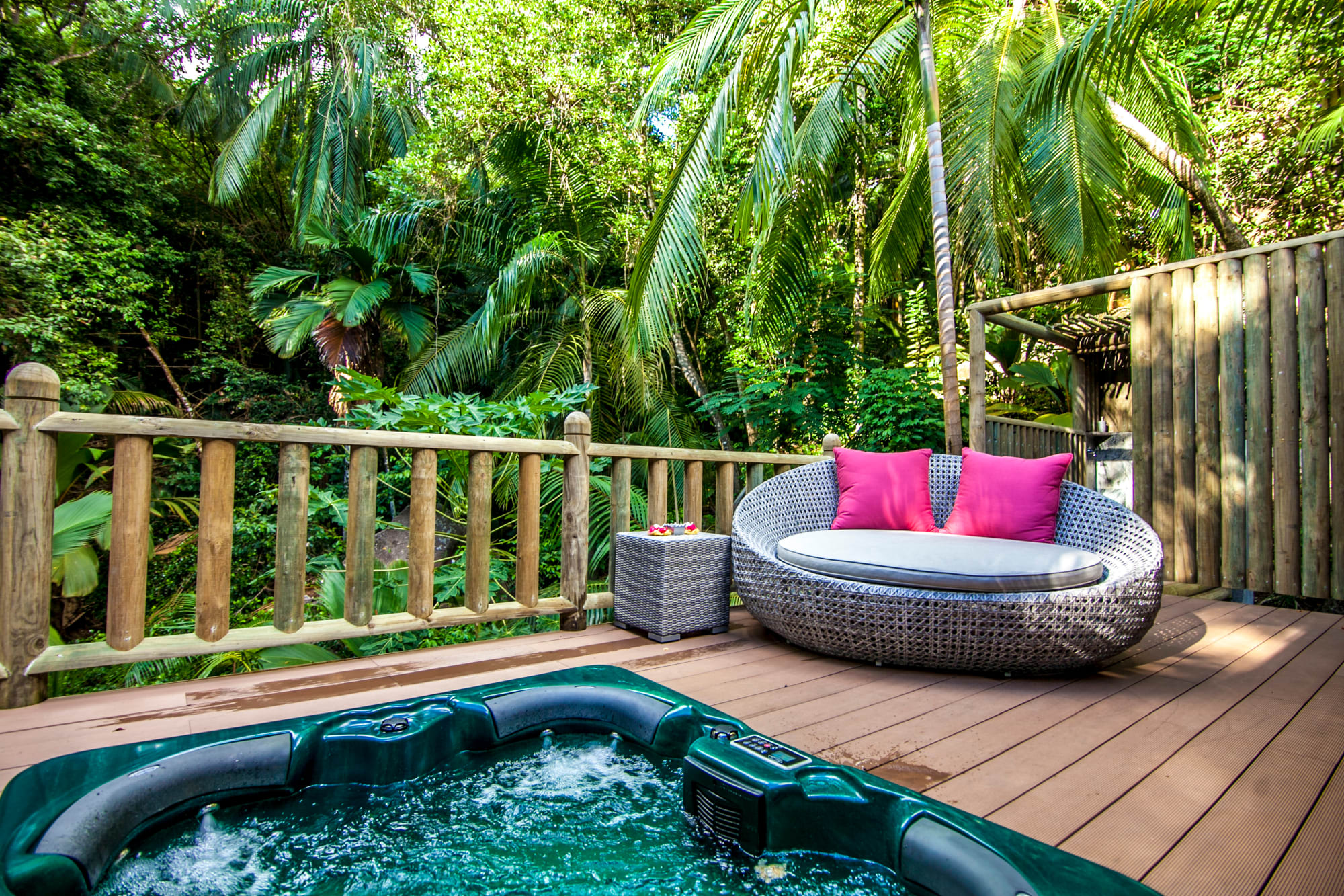 Valmer Resort in Mahé:  Valmer Resort - Jacuzzi