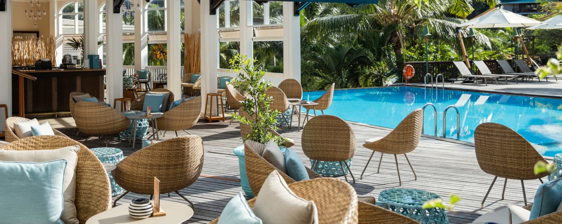 Hotel L`Archipel in Praslin: Seychellen Hotel L`Archipel Pool Bar