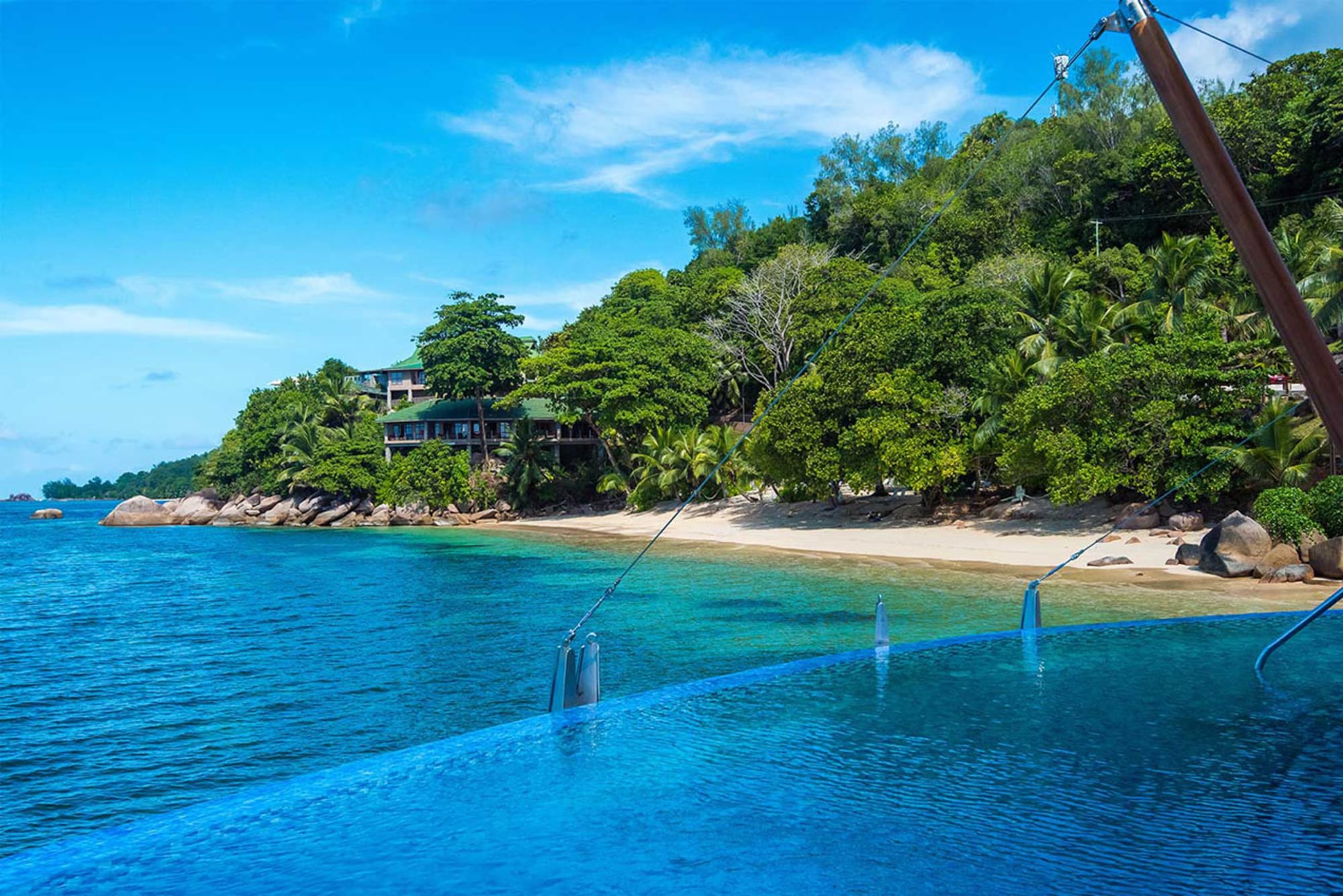 Coco de Mer & Black Parrot Suites in Praslin: Coco de Mer Strand
