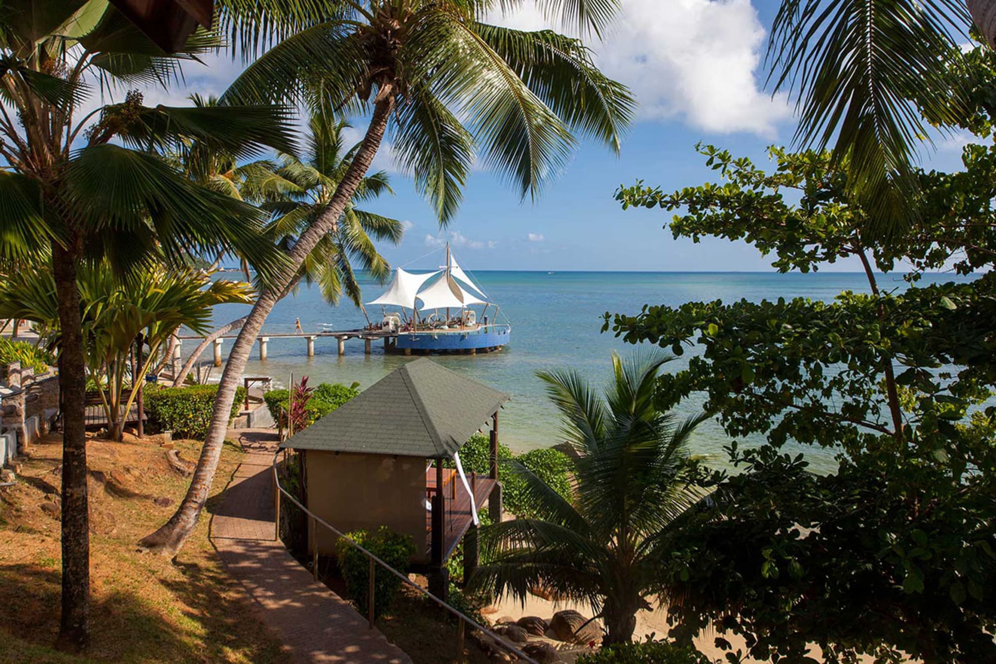Coco de Mer & Black Parrot Suites in Praslin: Coco de Mer Strand