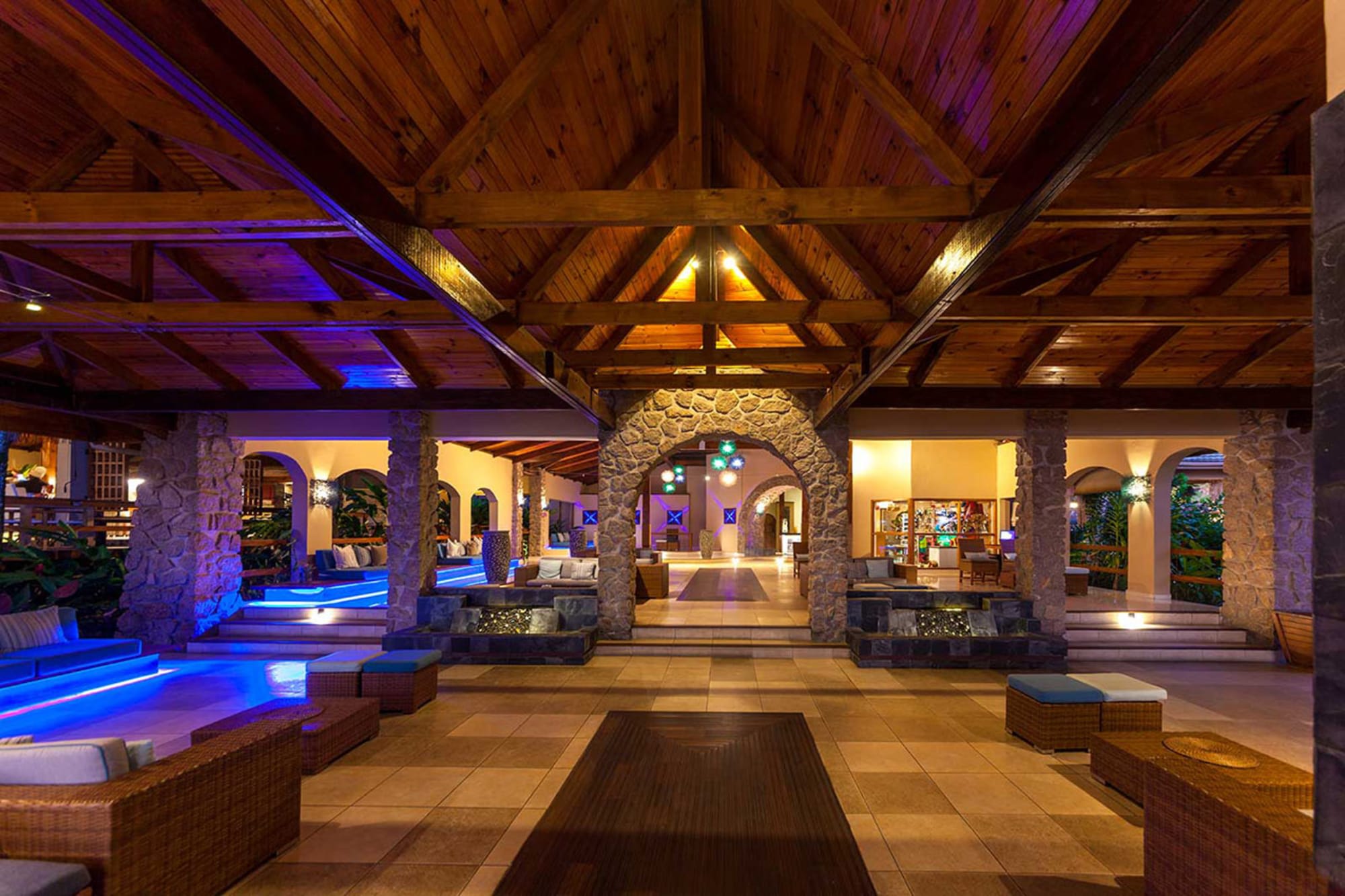 Coco de Mer & Black Parrot Suites in Praslin: Praslin Coco de Mer and Black Parrot Suites Restaurant