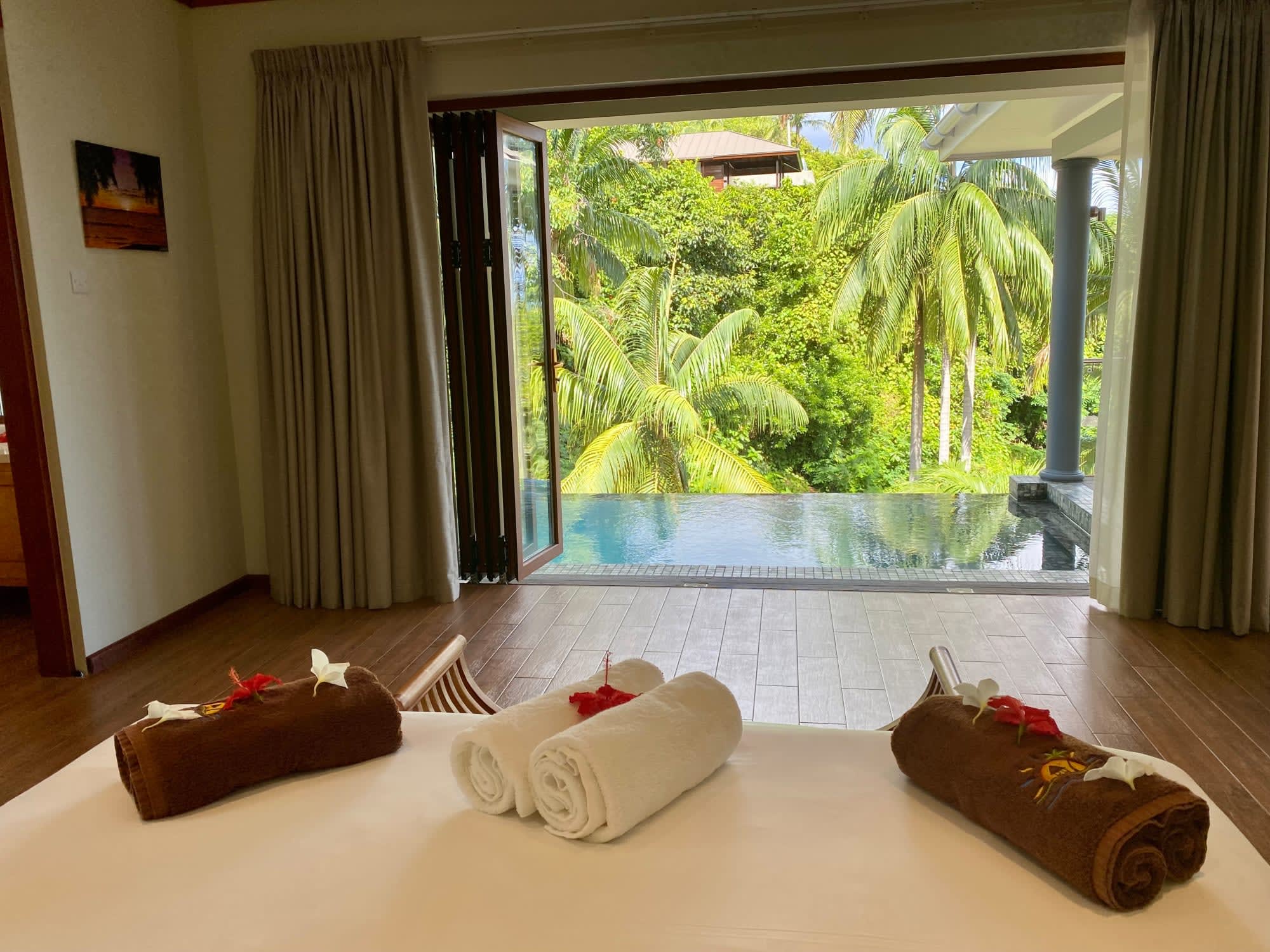 Anse Soleil Beachcomber in Mahé: Anse Soleil Beachcomber Pool Villa Schlafzimmer Poolblick